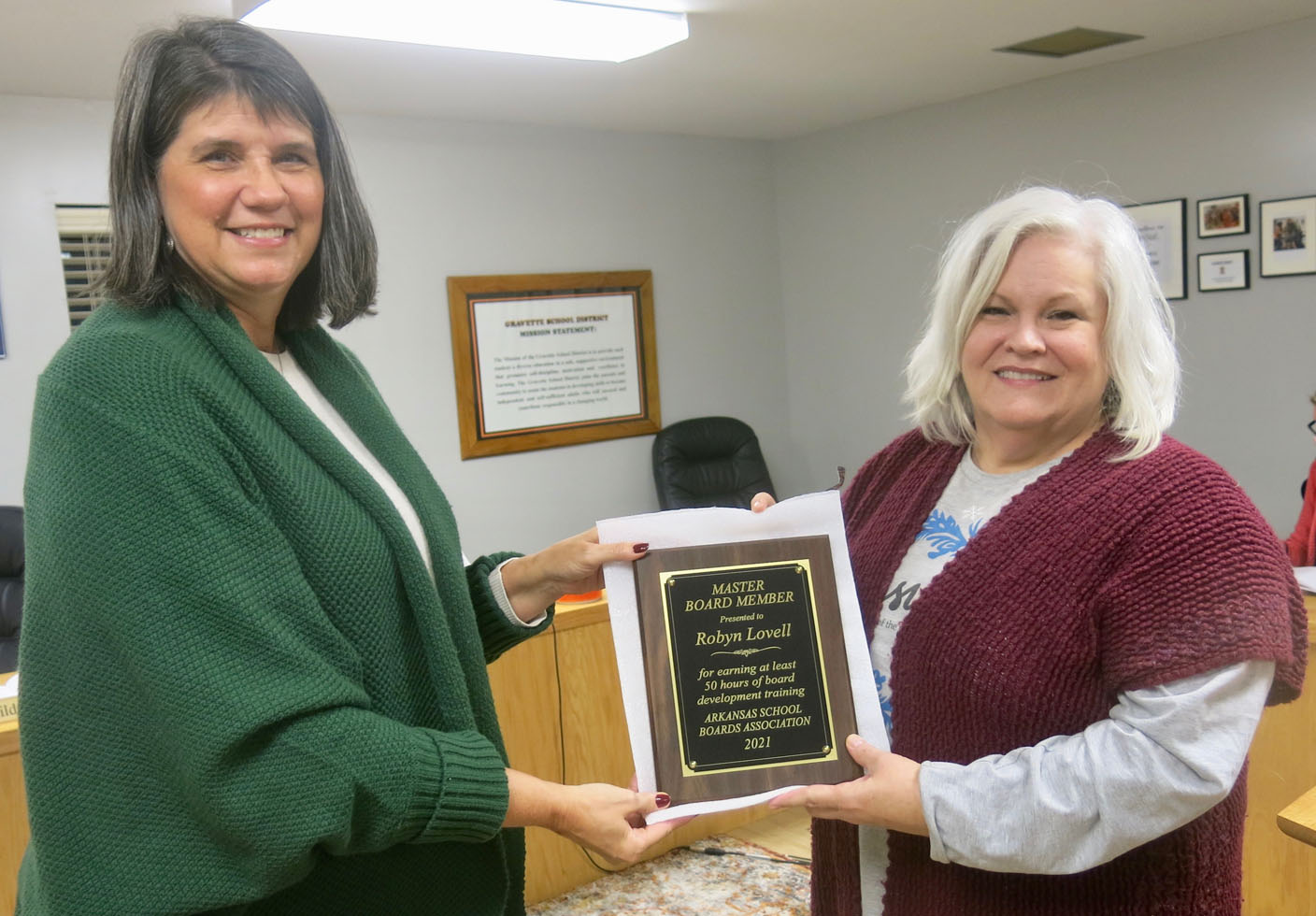 Gravette board honors CNA students, others - Vimarsana News