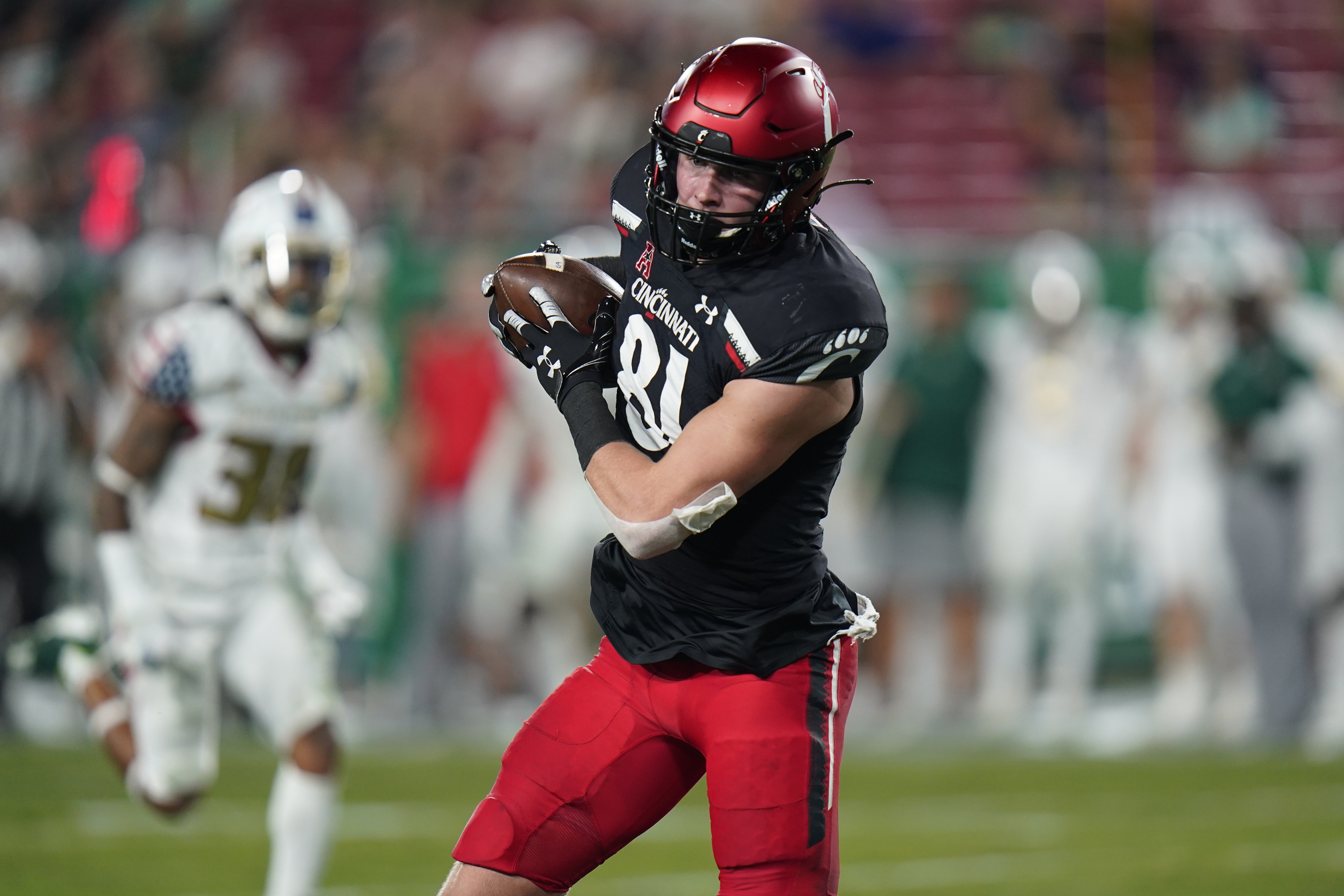 Watch: Former Cincinnati Tight End Josh Whyle Catches First NFL Touchdown -  All Bearcats