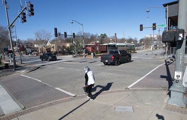Pedestrian experience focus of Dickson Street, West Avenue redesign in Fayetteville, city says - Vimarsana News