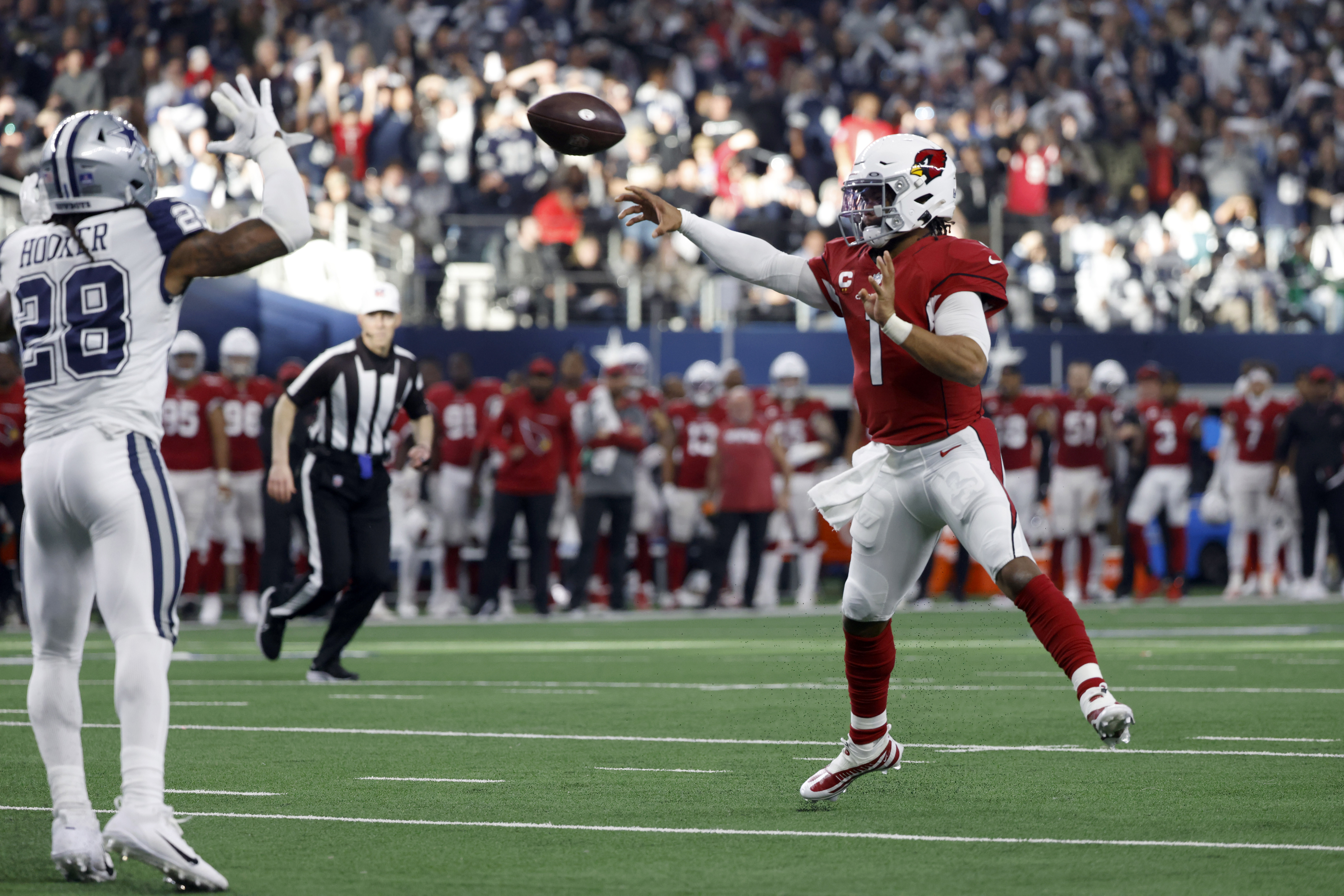 Arizona Cardinals quarterback Kyler Murray (1) scores a touchdown during an  NFL football game against the Dallas Cowboys, Monday, Oct. 19, 2020, in  Arlington, Texas. Arizona won 38-10. (AP Photo/Brandon Wade Stock Photo -  Alamy