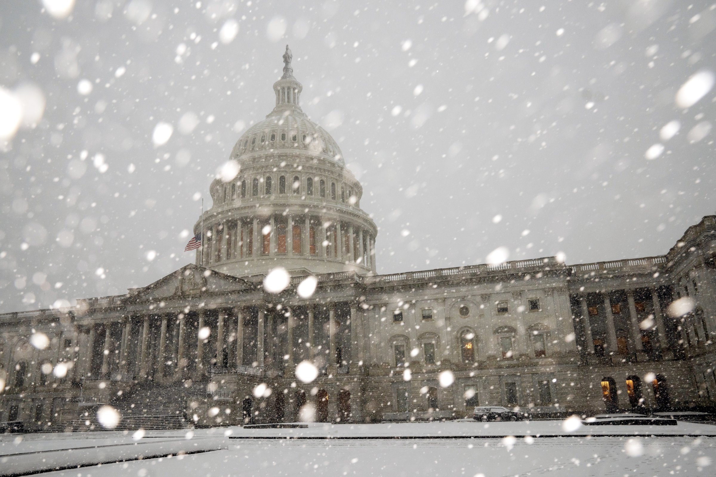 Snow blankets the East in sneak-attack storm - Vimarsana News