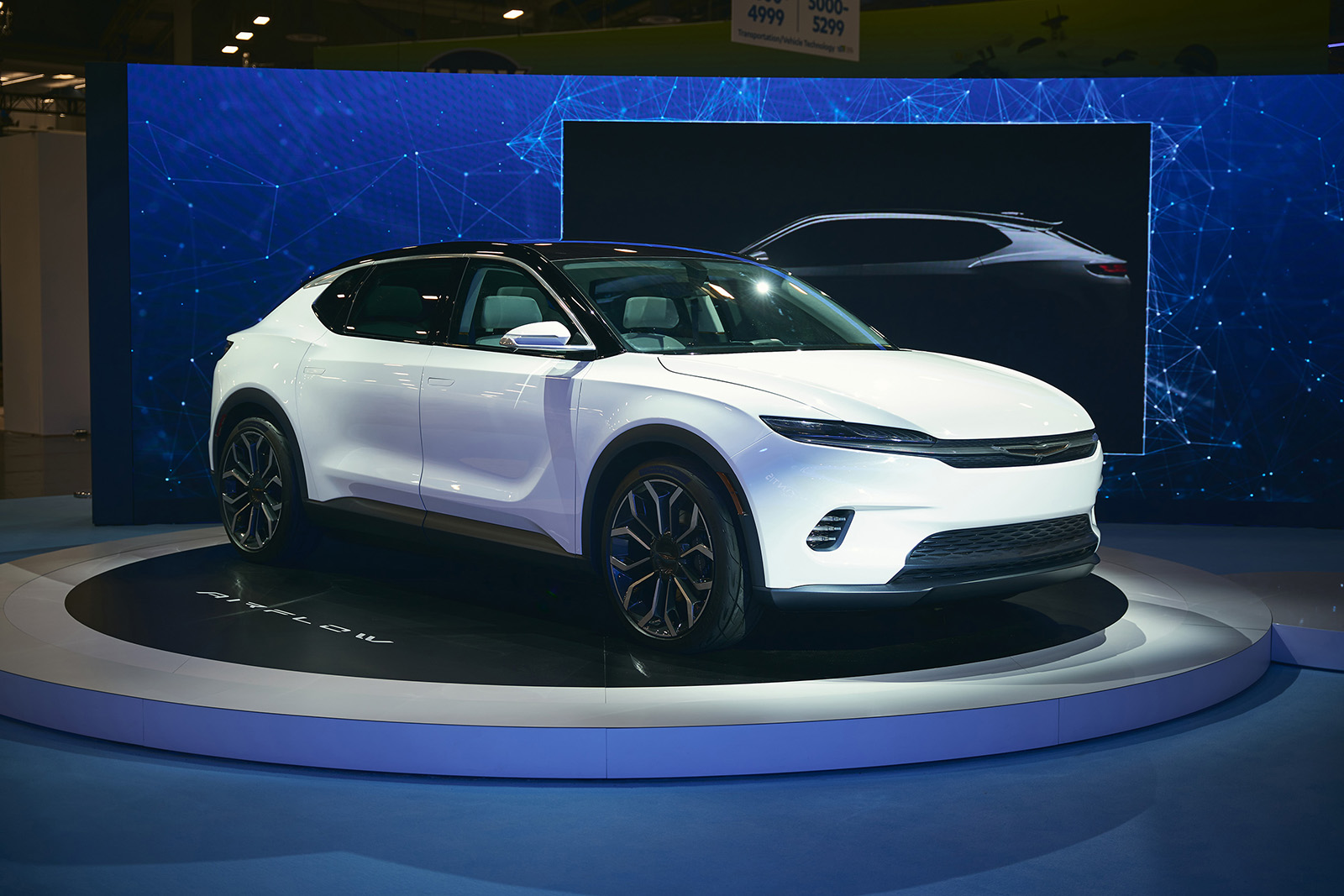 Chrysler plans to go all-electric by 2028, target millennial women - Vimarsana News