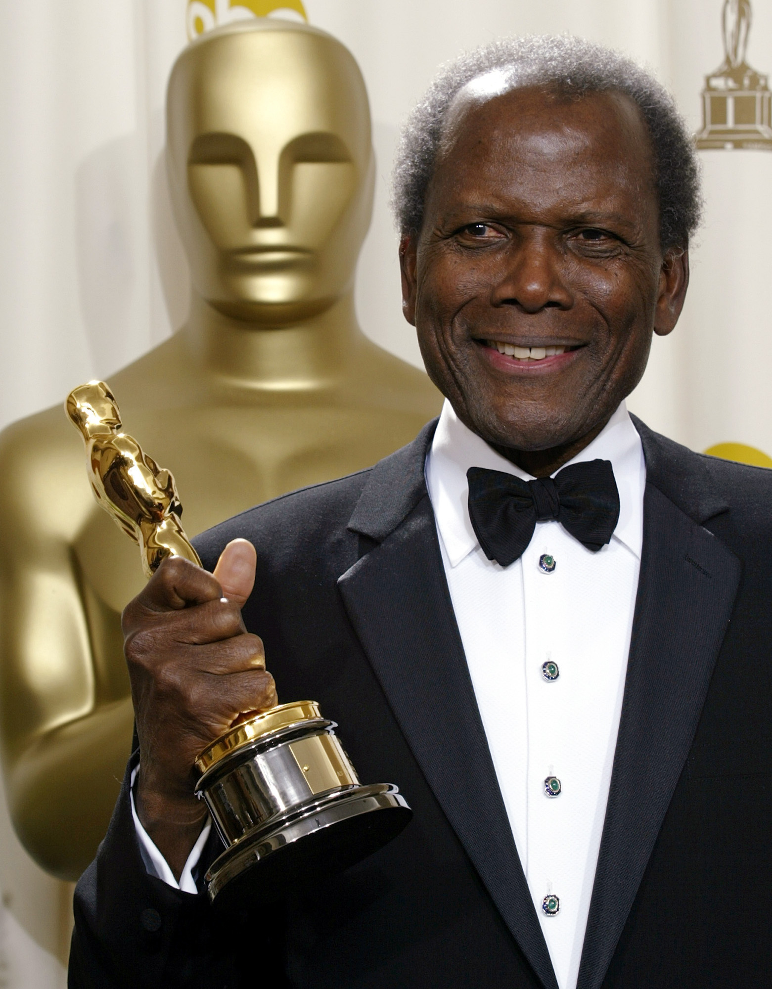 Award-winning Poitier dies at 94 - Vimarsana News