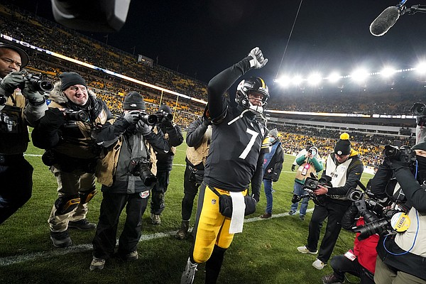 Roethlisberger, Steelers top Browns to stay in playoff mix - The