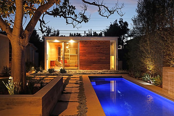 A tiny home transforms this Calif. backyard into a WFH retreat