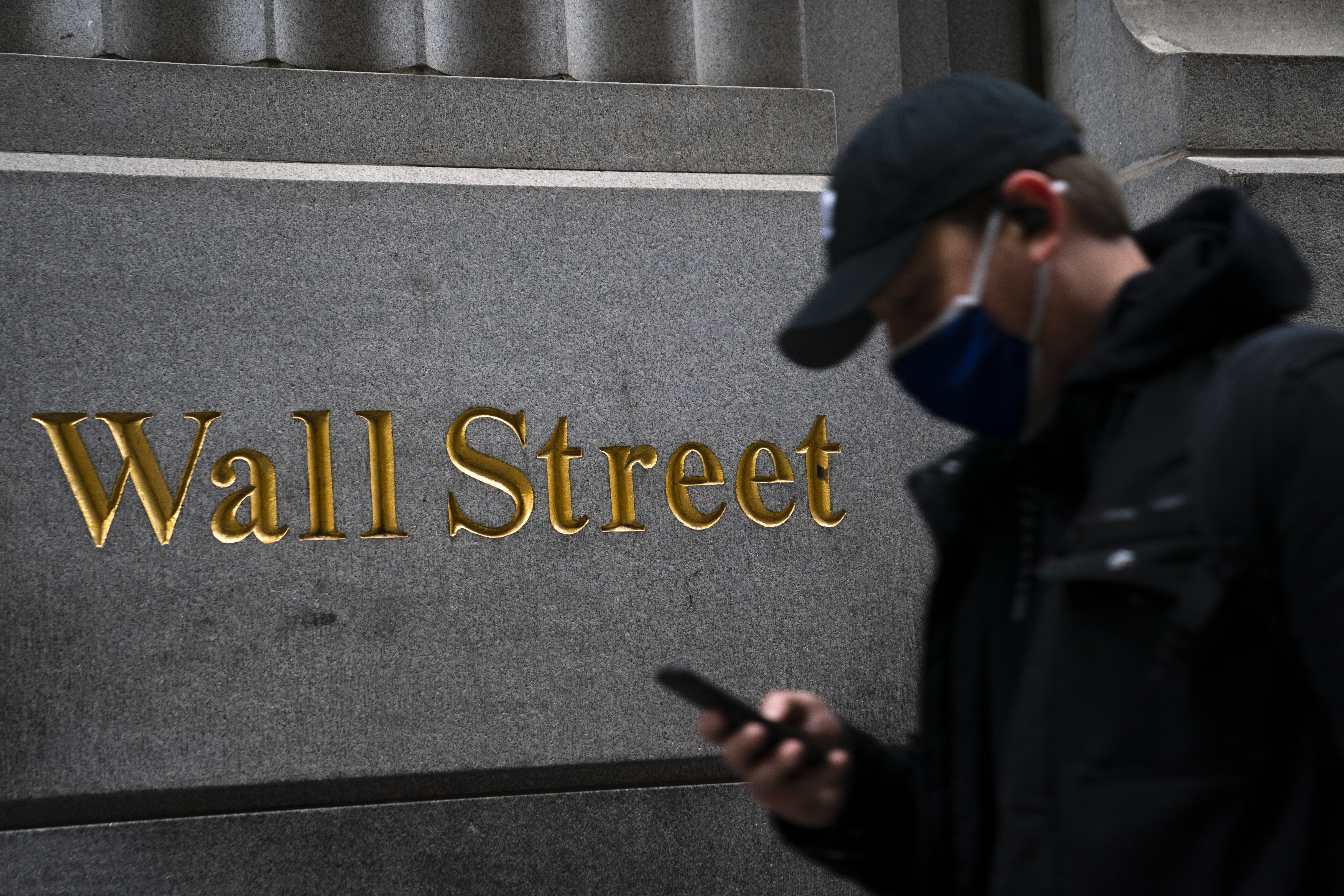 Stocks end day with modest gain as inflation soars - Vimarsana News