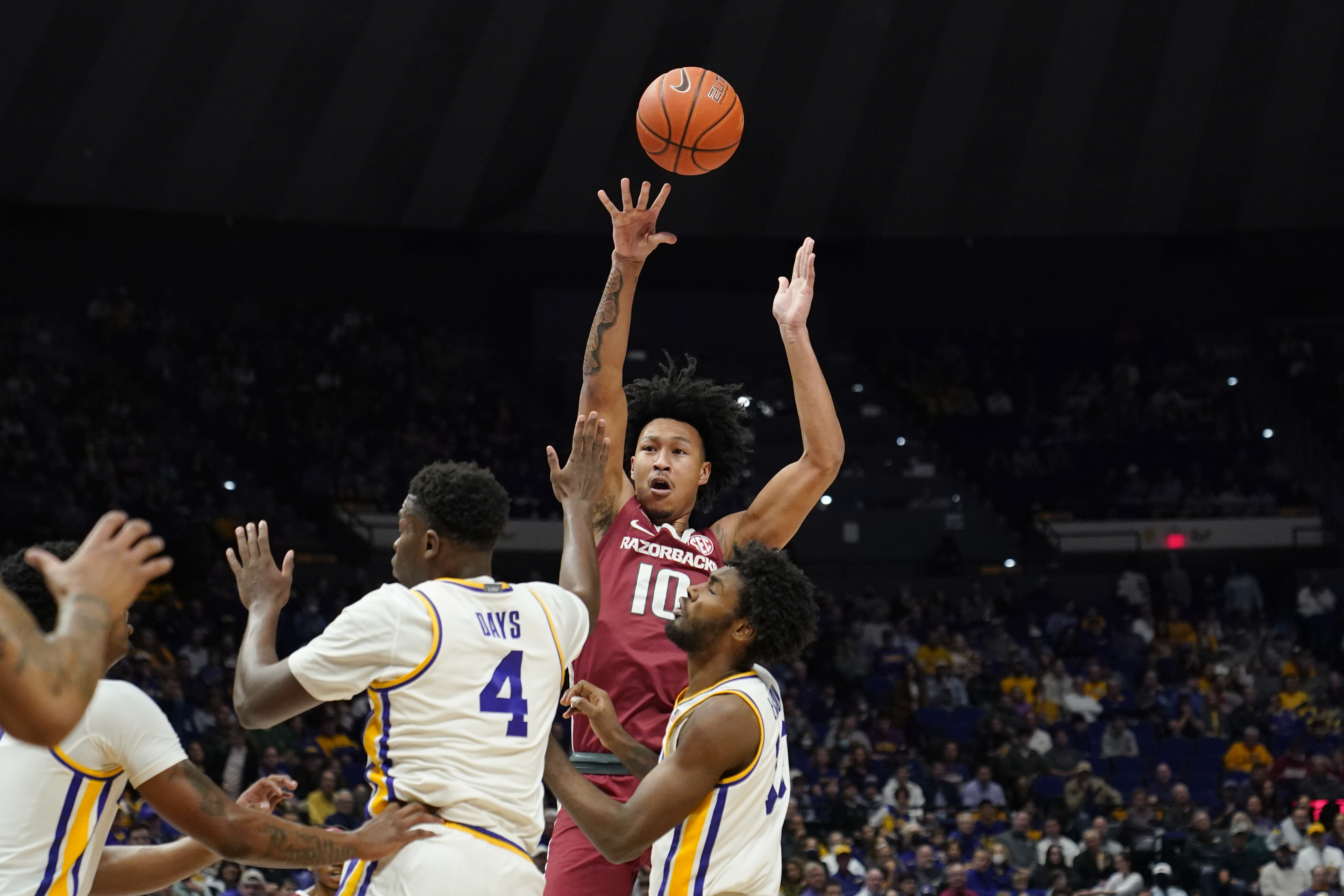 Williams, Arkansas finish on 17-2 run , beat No. 12 LSU, 65-58 - Vimarsana News