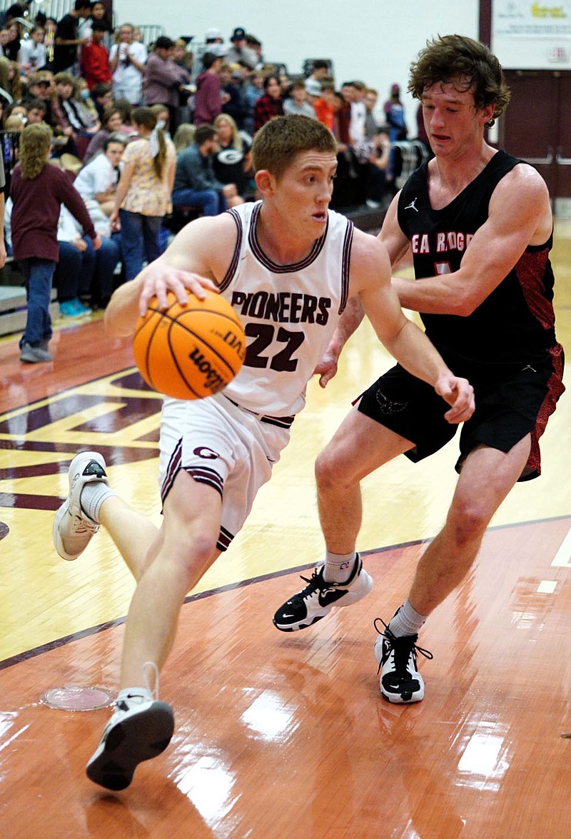 Westside Eagle Observer/RANDY MOLL Gentry senior Bart Walker dribbles past a Pea Ridge defender heading for the basket during play in Pioneer Arena on Friday, Jan. 13.