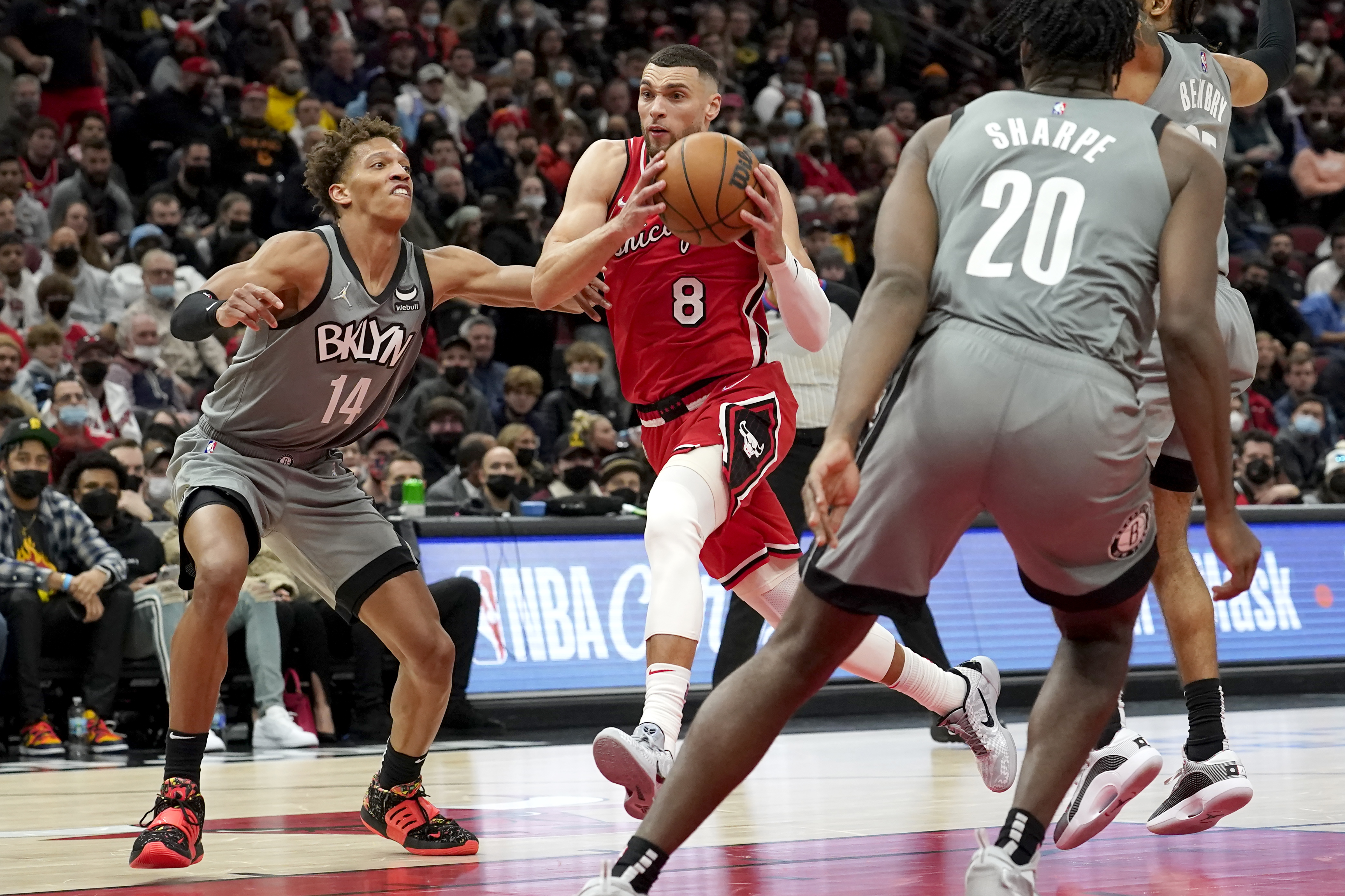 Participants in the 2022 NBA basketball Draft Combine gather at center  court Wednesday, May 18, 2022, at the Wintrust Arena in Chicago. (AP  Photo/Charles Rex Arbogast Stock Photo - Alamy