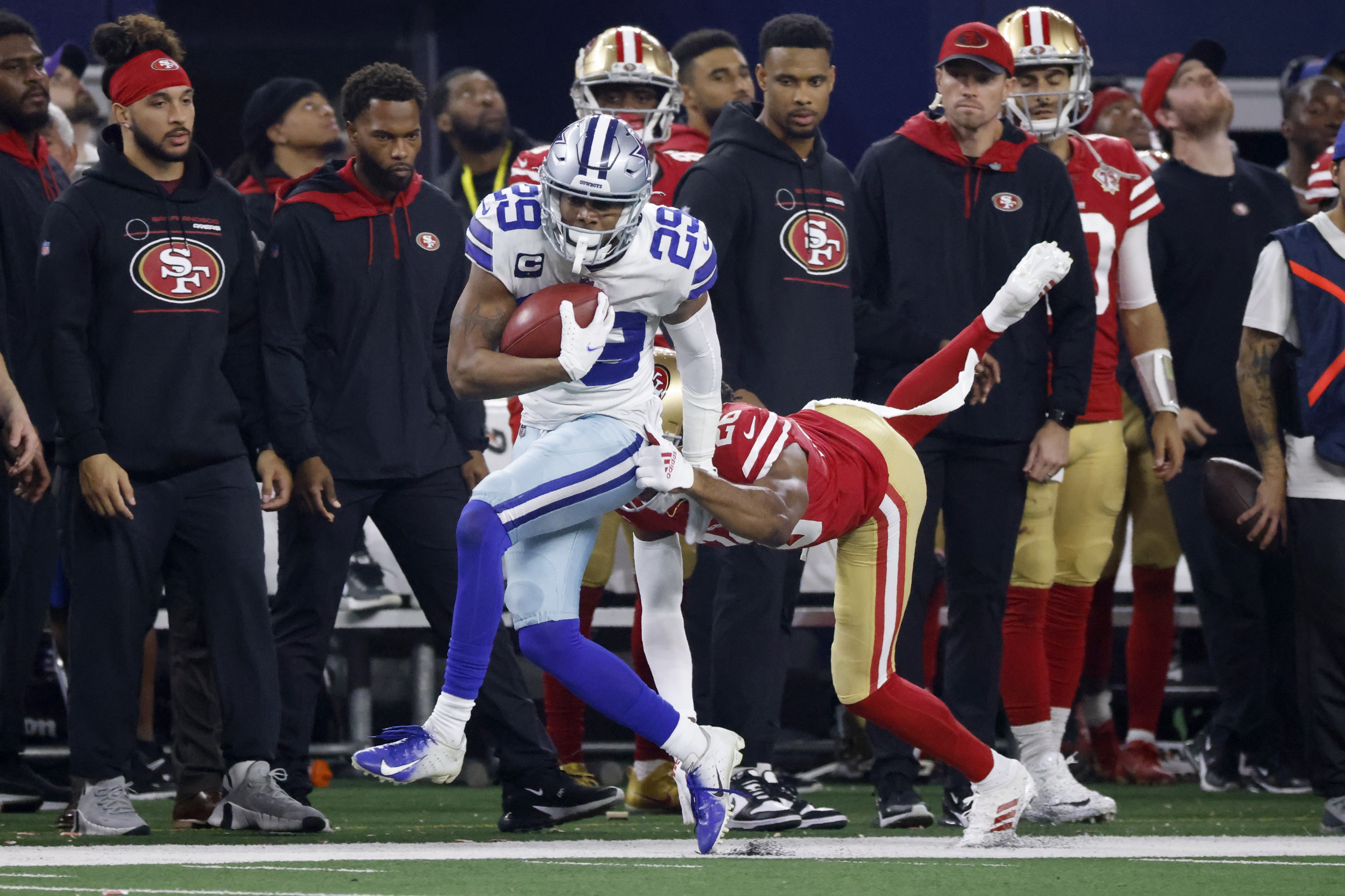 They showed up': Dallas Cowboys faithful fill Ford Field, wipe out  home-field advantage