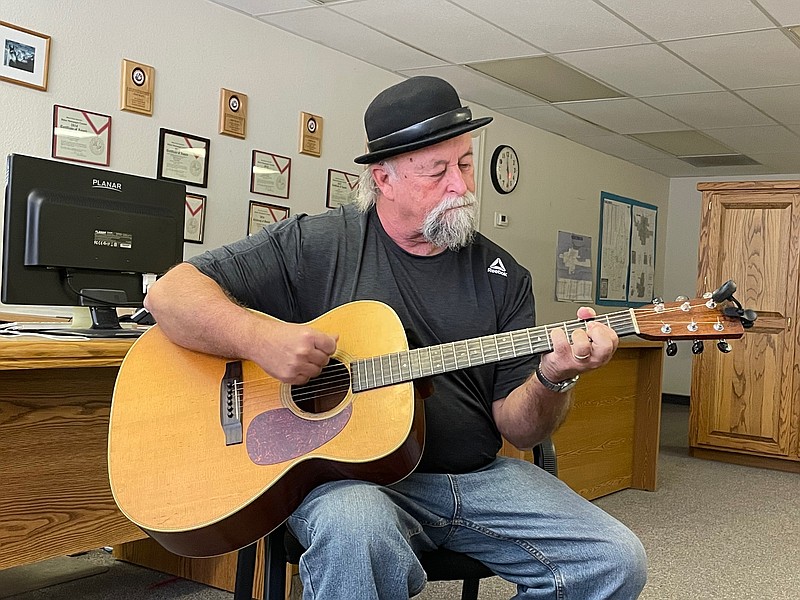 For the News Tribune
Musician Mick Byrd, of Vienna, will be performing Jan. 28 at the Finke Theatre in California.