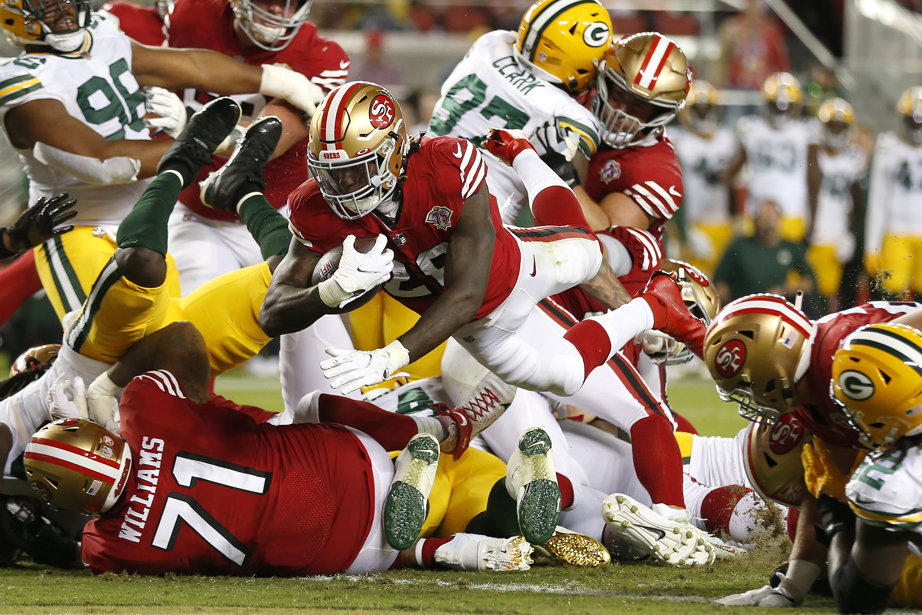 49ers LB Fred Warner Forces Packers Fumble During Divisional Round Game