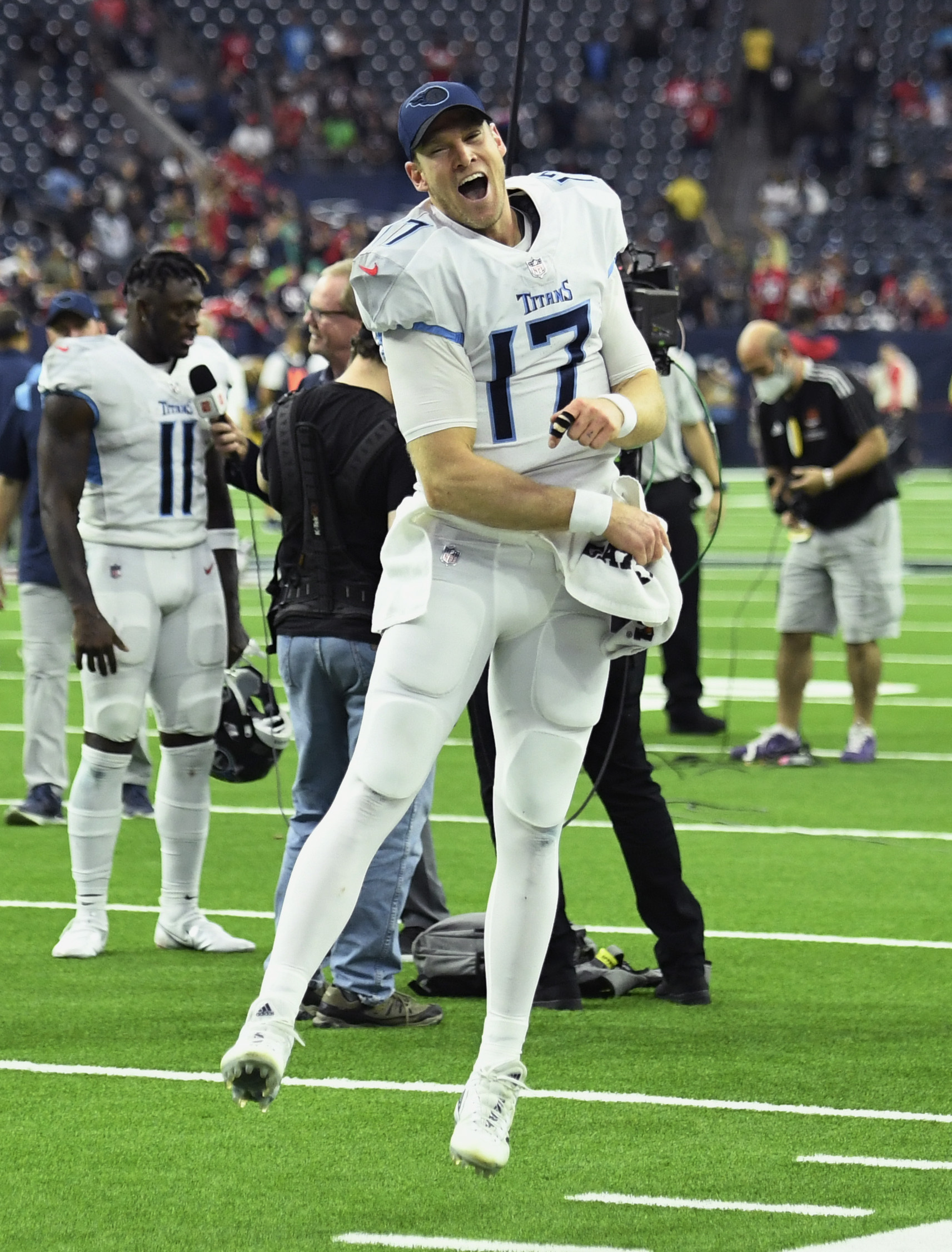 Nashville, United States. 22nd Jan, 2022. Tennessee Titans quarterback Ryan  Tannehill (17) throws against the Cincinnati Bengals during the first half  of an NFL Divisional Playoff game at Nissan Stadium in Nashville