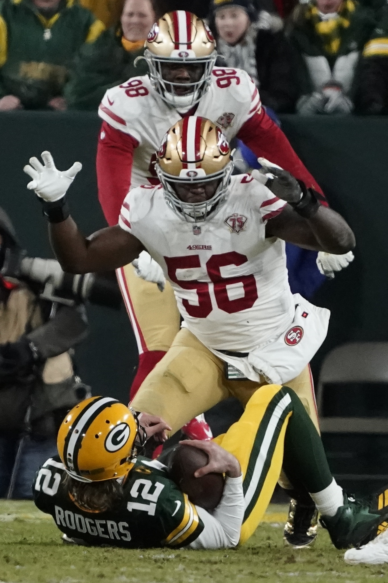 Niners rally, but can't control Rodgers at end