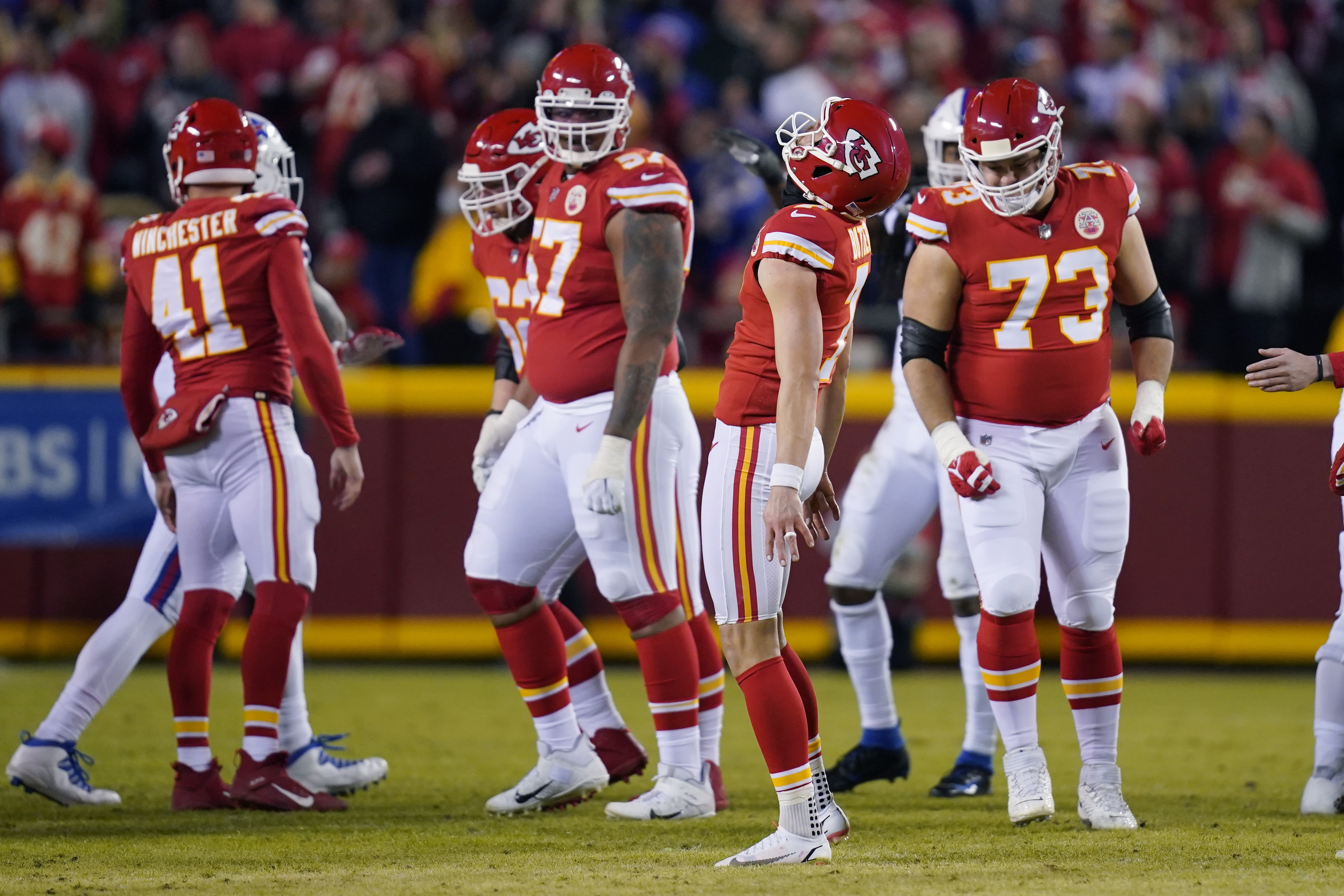 Mahomes leads Chiefs to 42-21 wild-card romp over Steelers – KXAN Austin