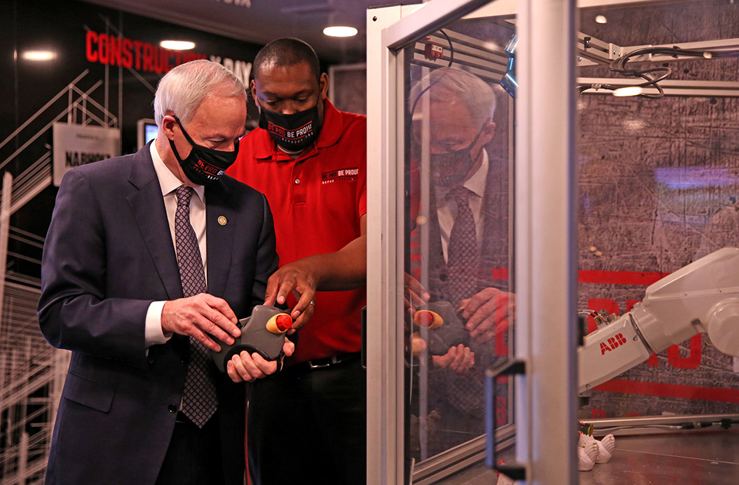 Arkansas unveils second traveling unit to let students sample skills needed for jobs - Vimarsana News