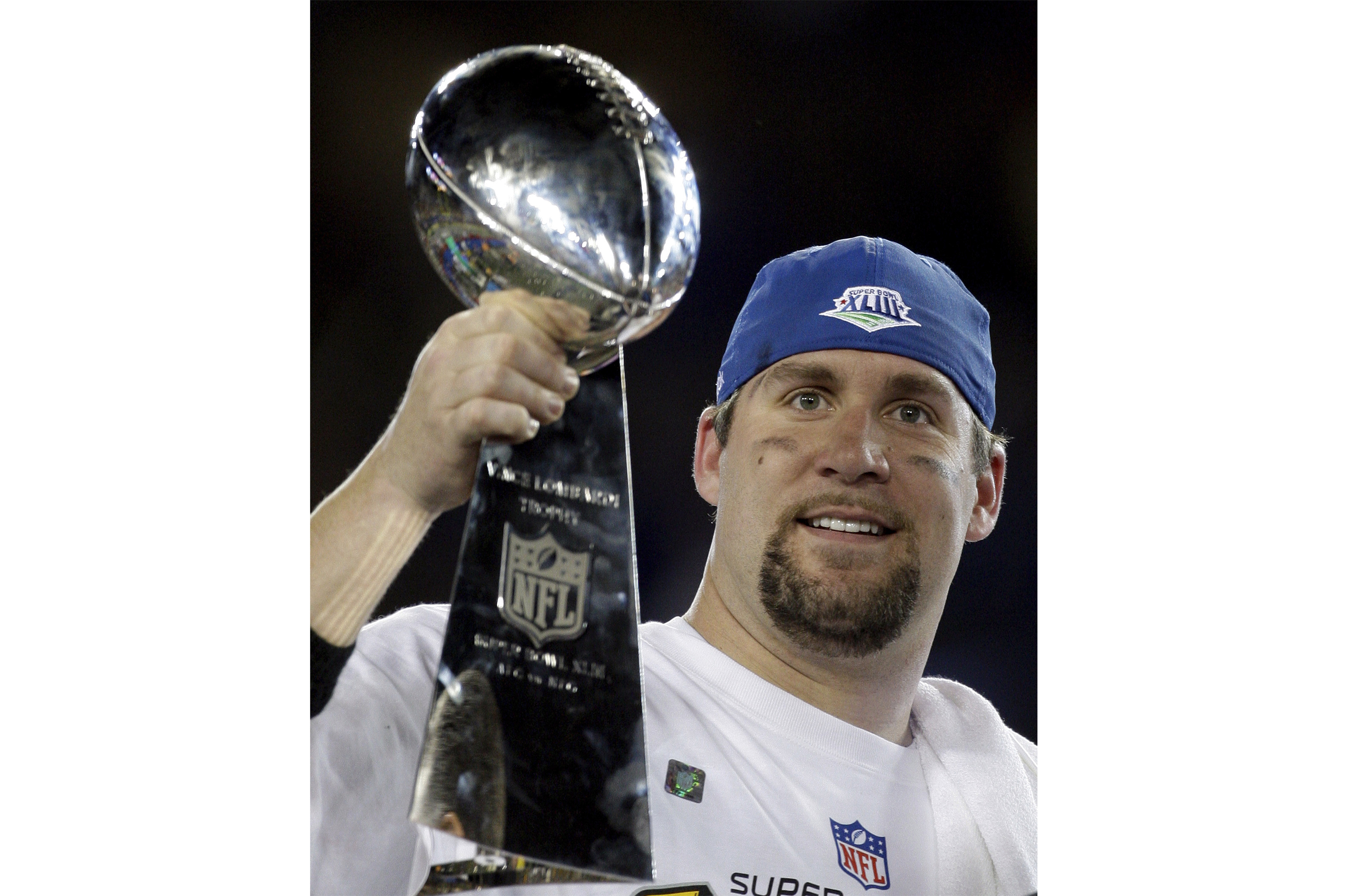 QB Ben Roethlisberger   celebrates the retirement of