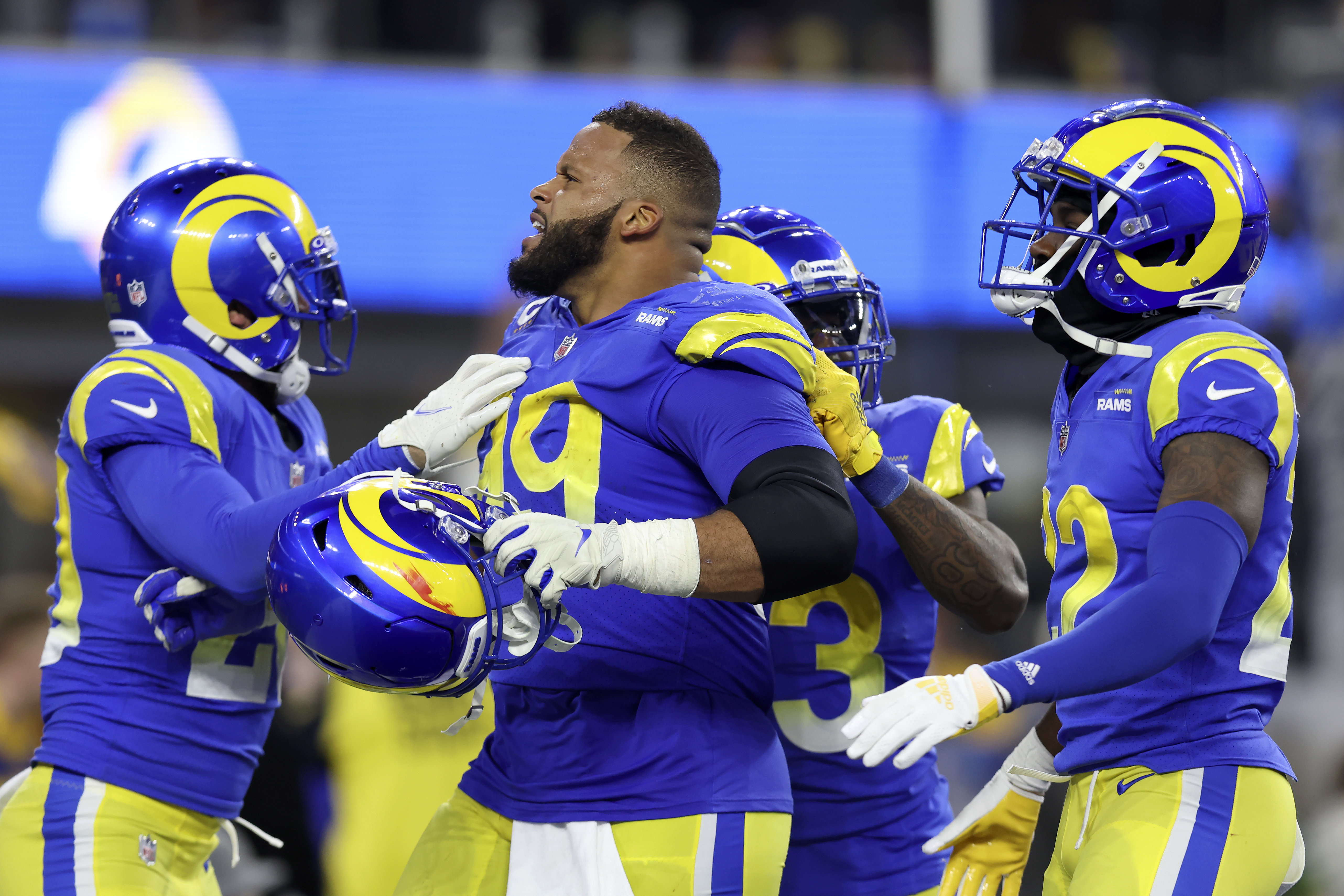 Rams storm back to put away 49ers