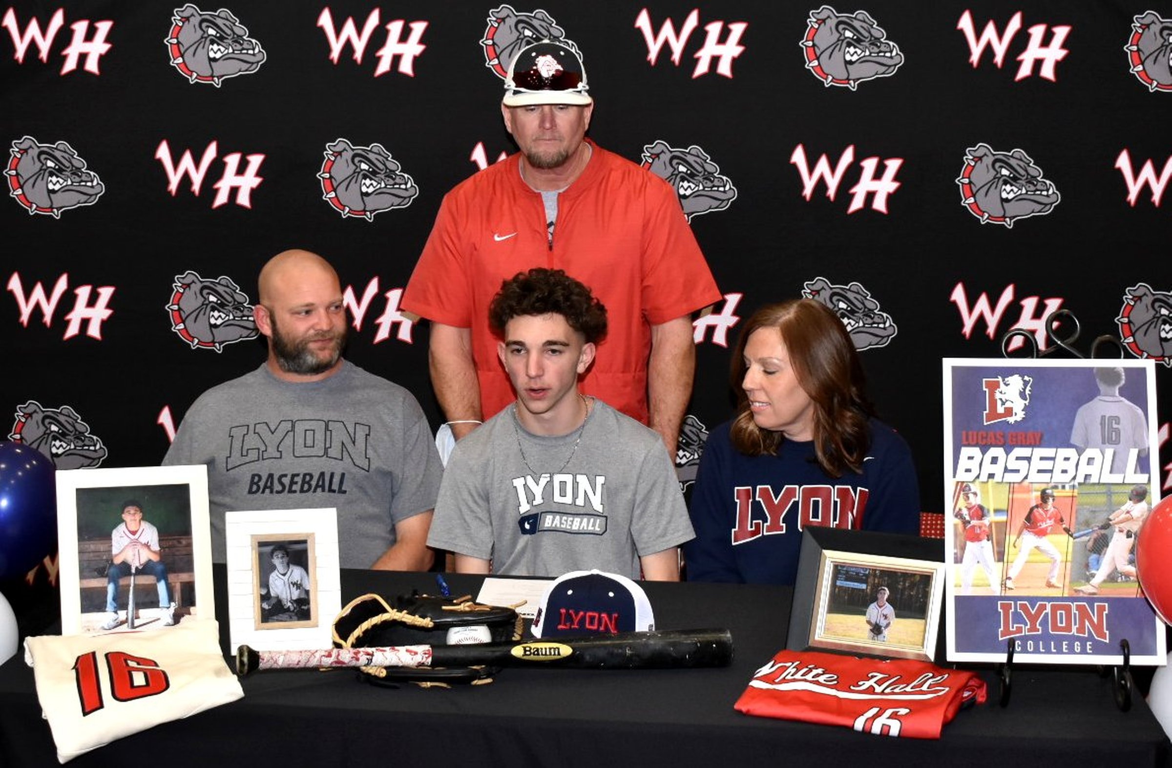 Gray signs with Lyon baseball