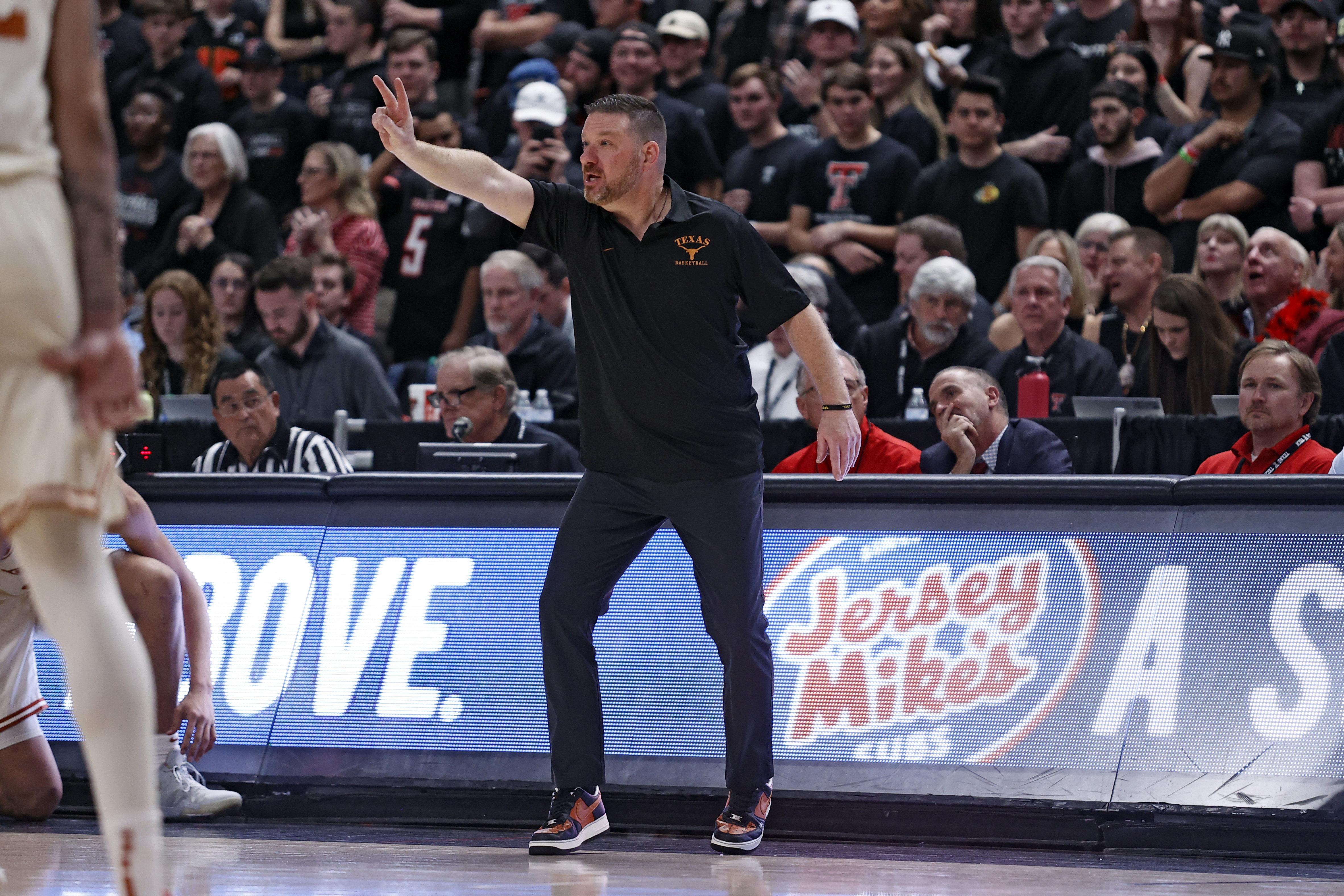 No. 14 Texas Tech wins 77-64 over Beard and No. 23 Texas - Vimarsana News
