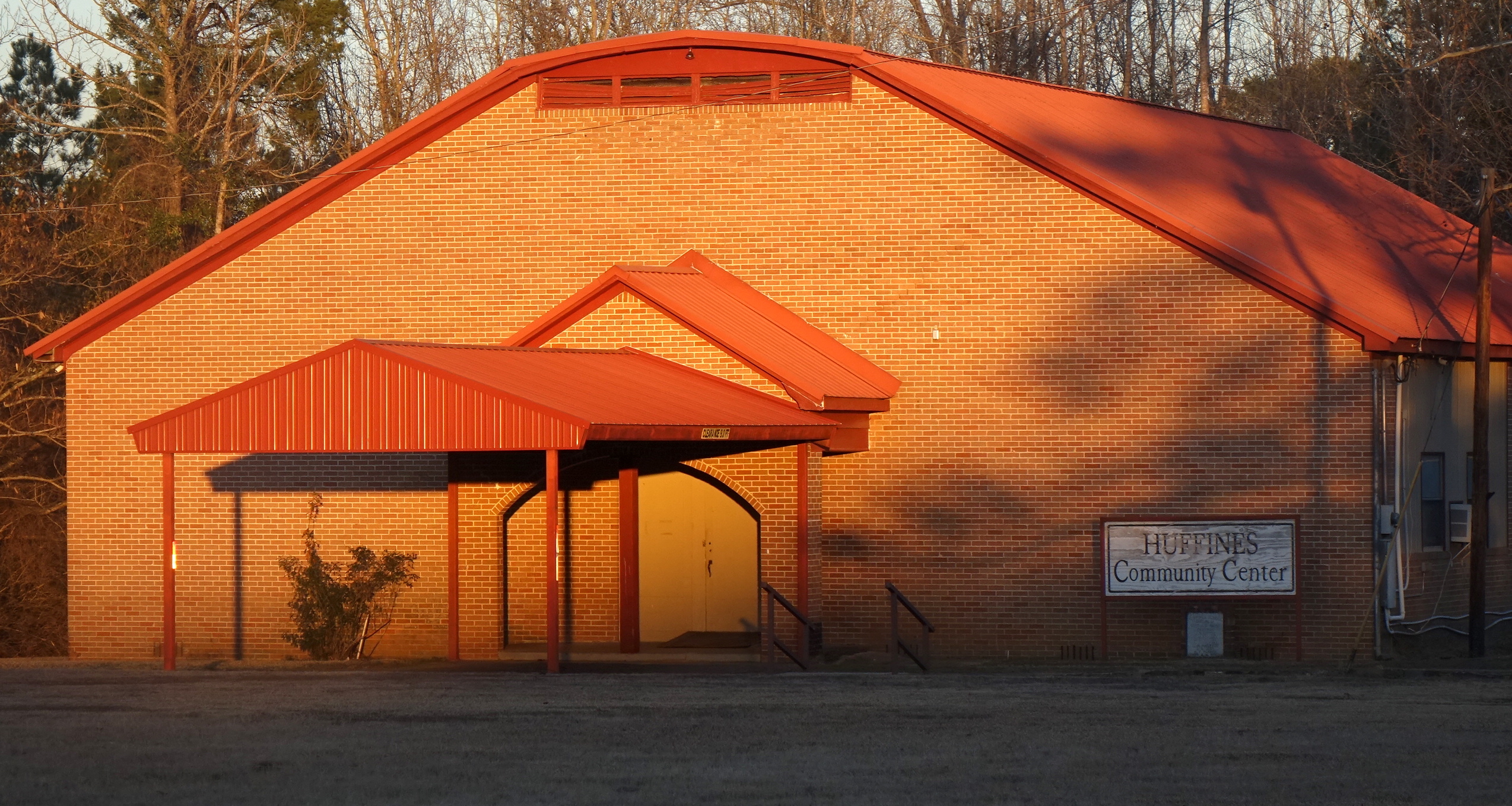 Huffines Community Center reopens, hosts free singin' and Cass County political forum - Vimarsana News