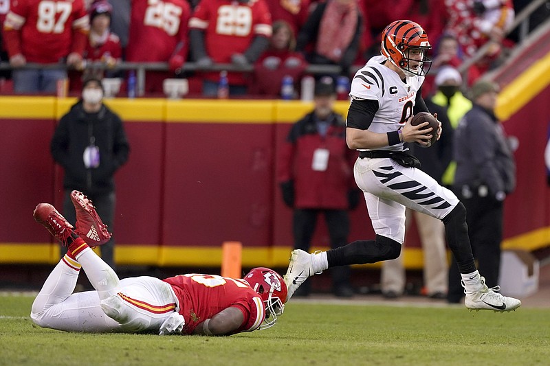 Kansas City Chiefs defensive end Chris Jones (95) sacks Cincinnati