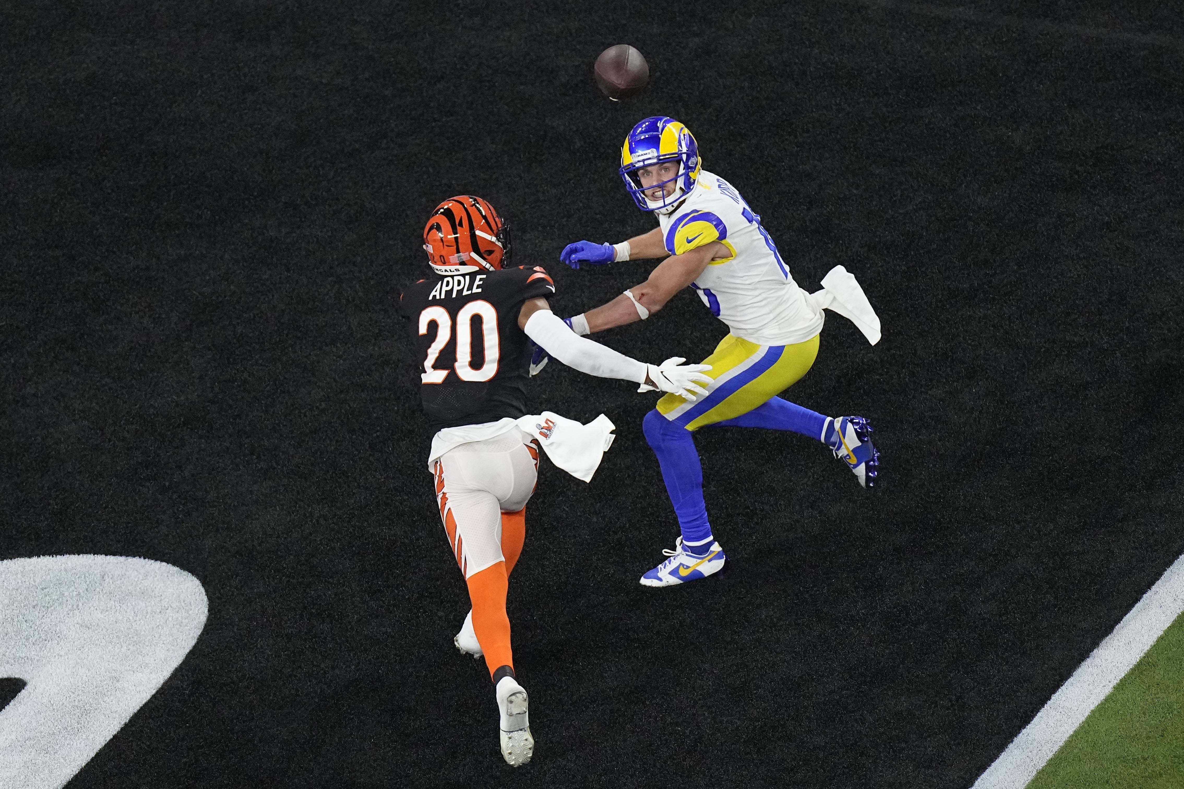 Kupp-Date: Cooper Kupp Tote Board–Week 8 vs. Dolphins [PHOTOS]