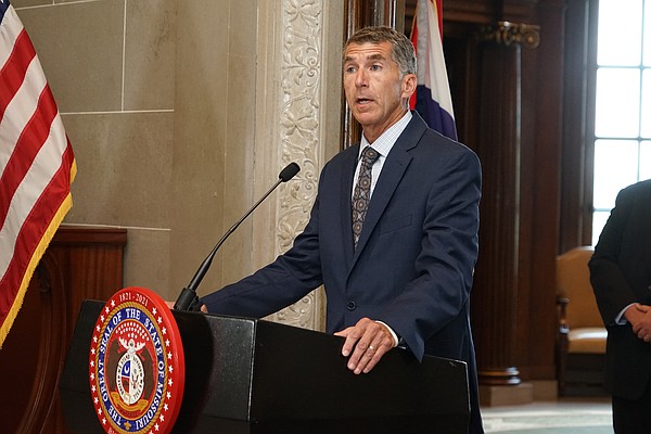 Texts reveal last-ditch efforts to save Parson's health director - Vimarsana News