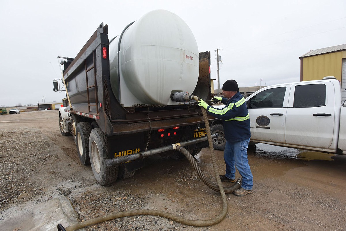 Road crews prepare for ice and snow | Northwest Arkansas Democrat-Gazette