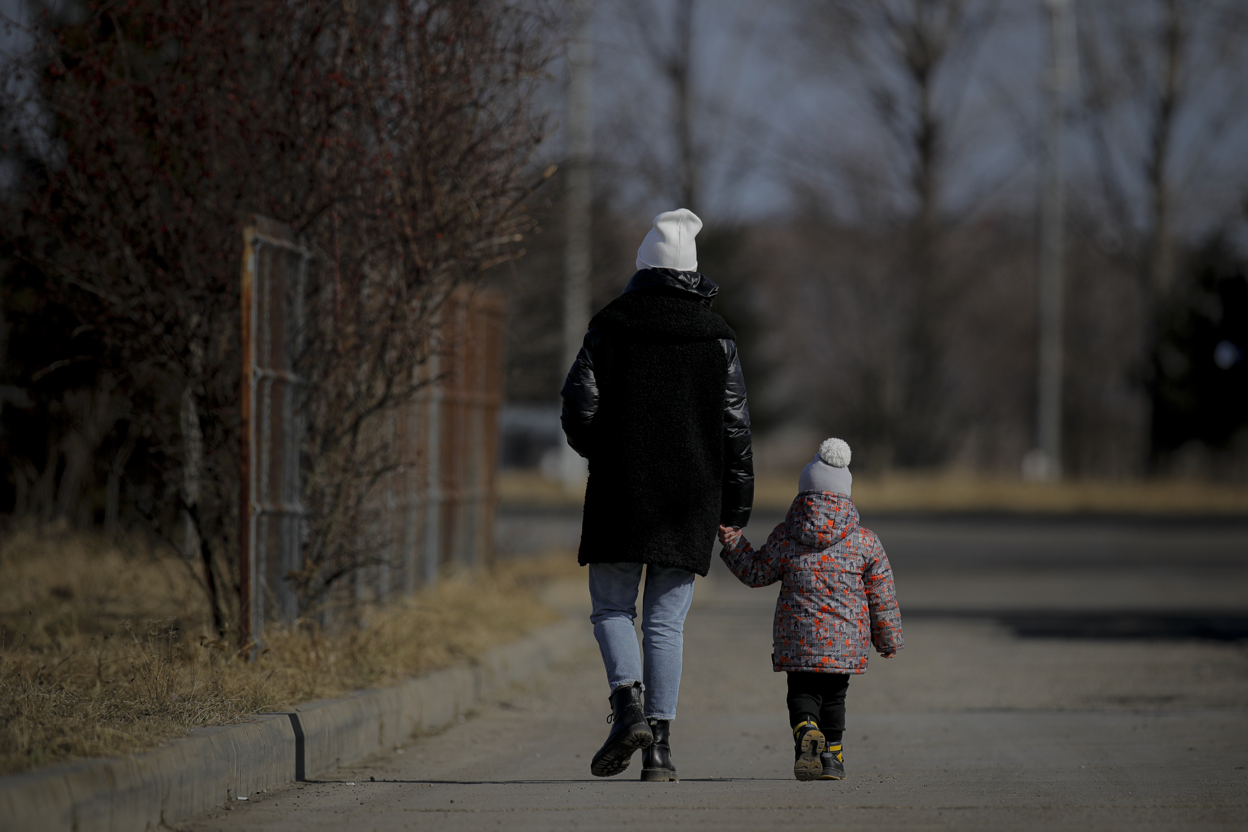 Honesty, reassurance: How to talk to kids about Ukraine - Vimarsana News