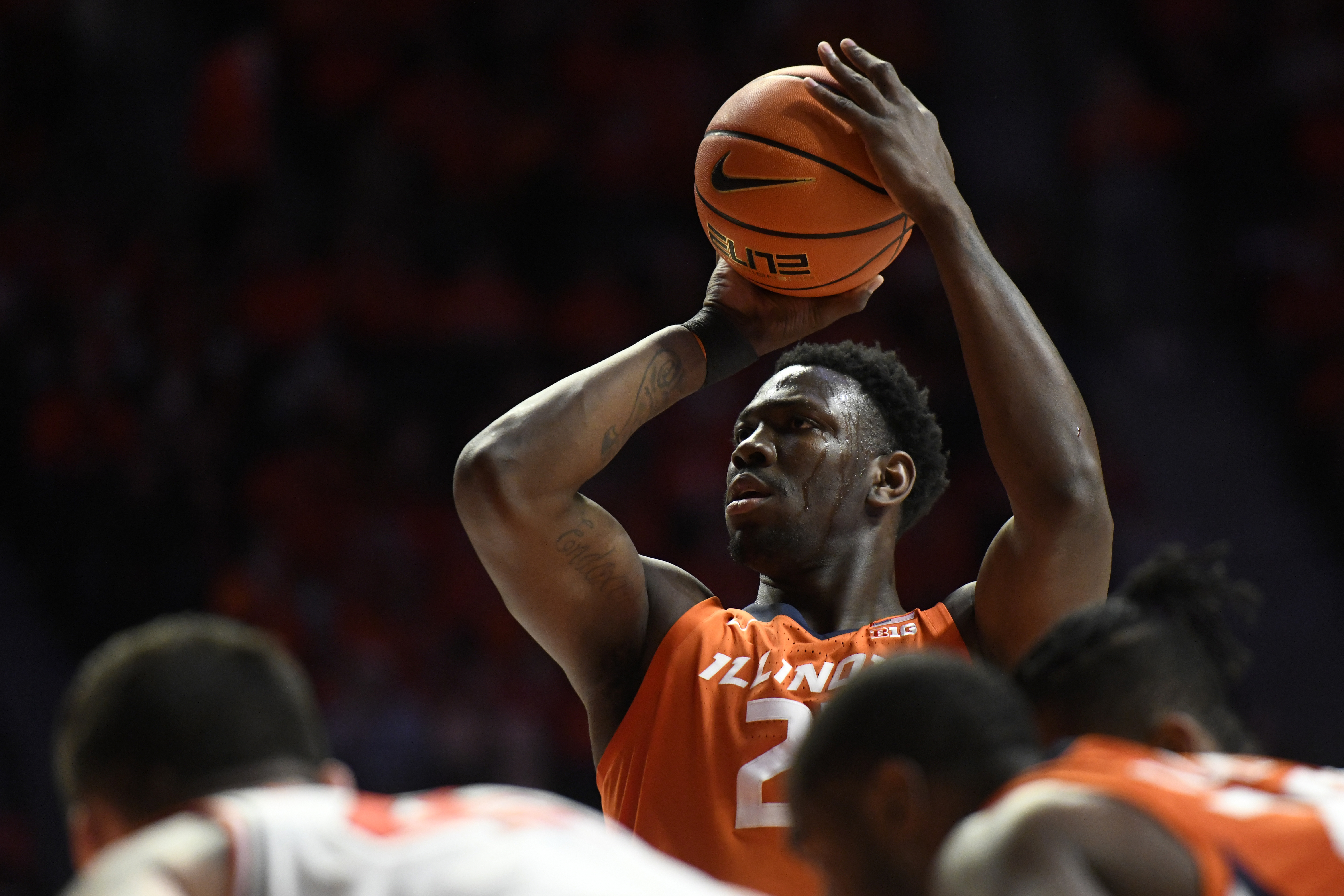 Illini hold off Wolverines' rally - Vimarsana News