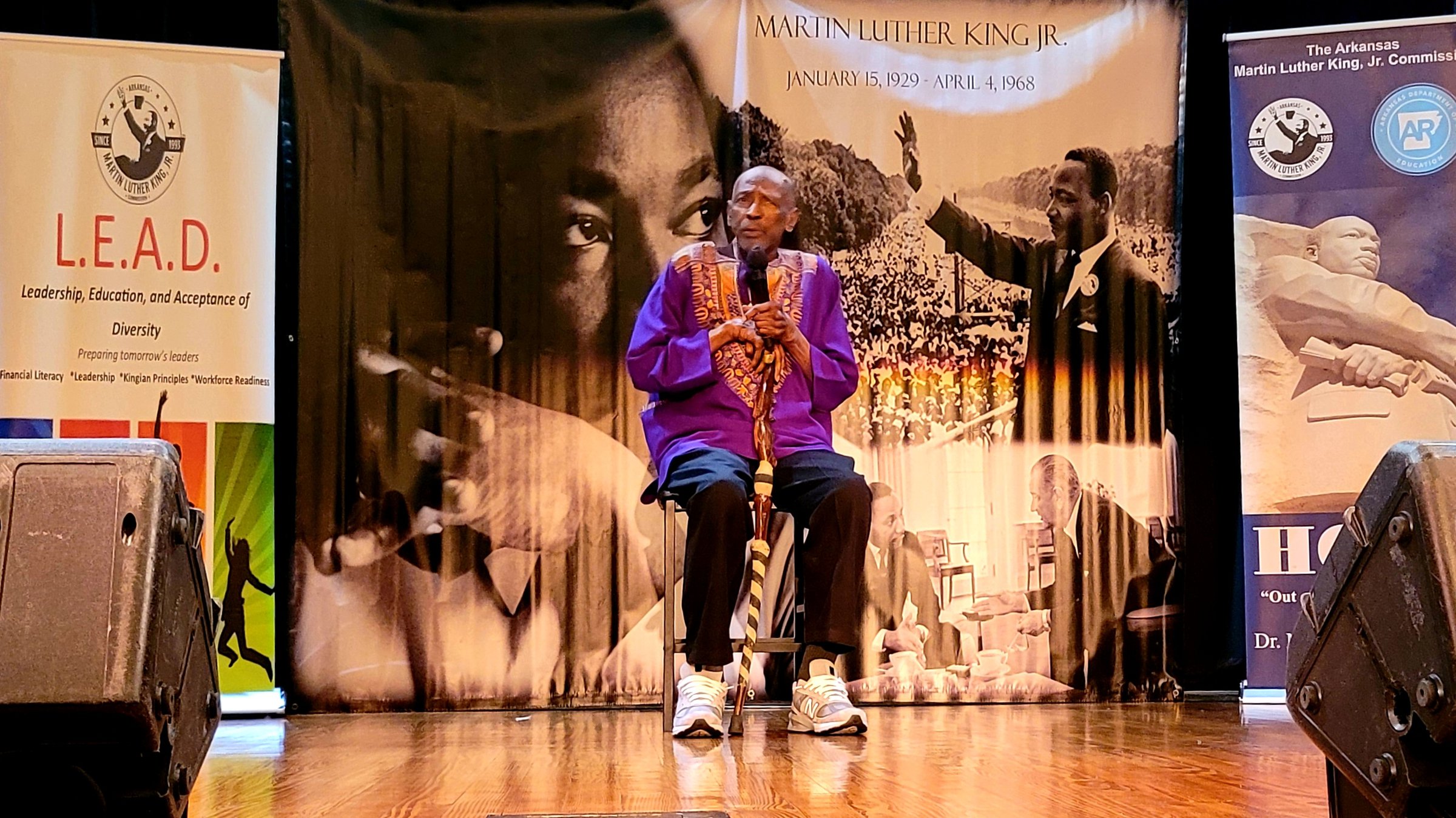 Actor, author Lou Gossett Jr. shows way in speech
