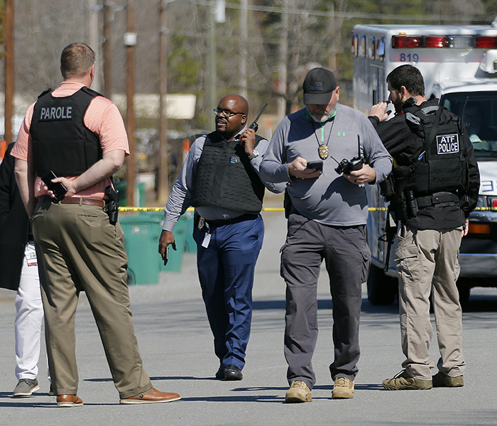 Arkansas corrections officer killed in Pulaski County standoff; federal, local police search for gunman - Vimarsana News