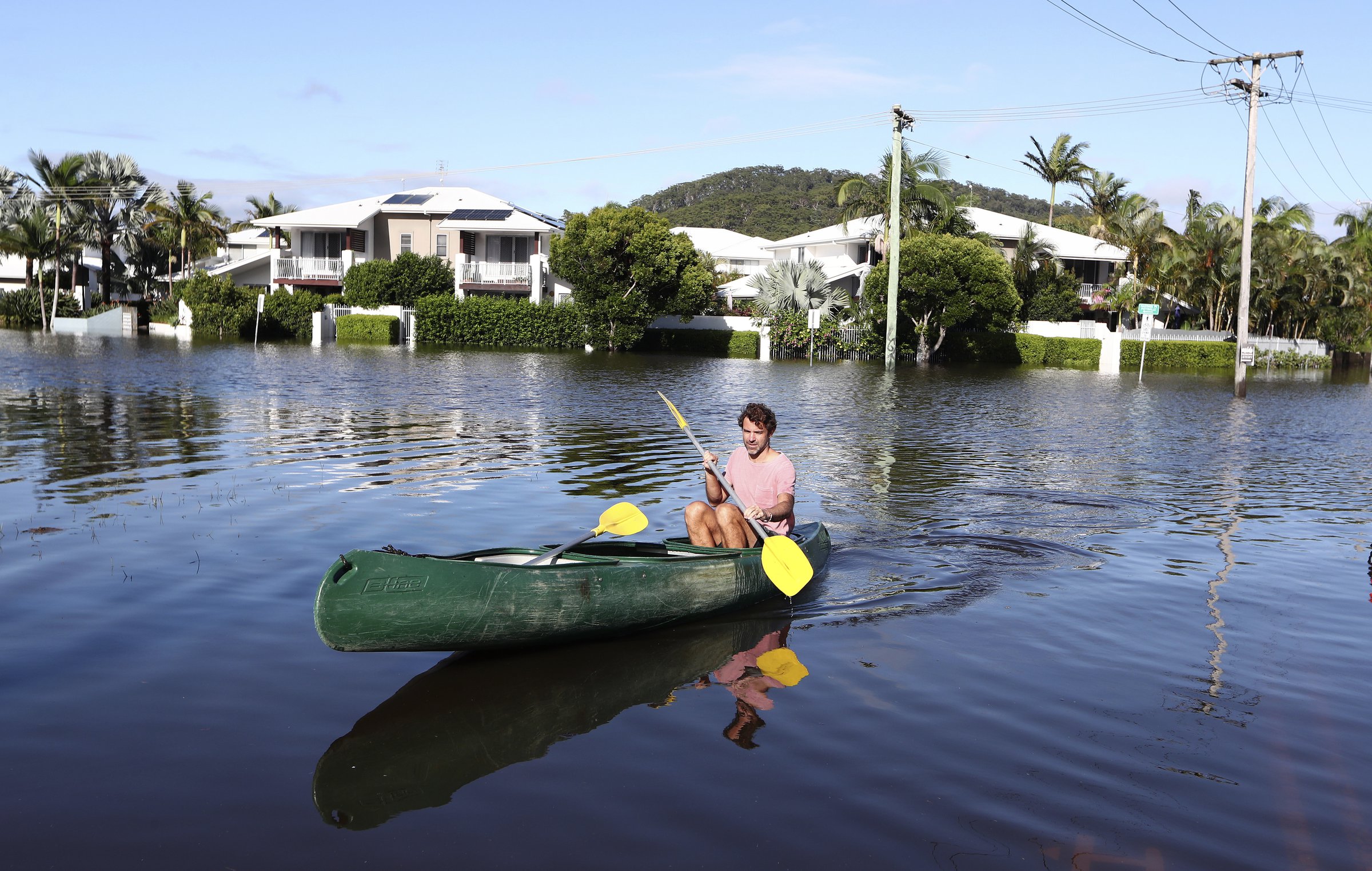 Thousands flee Australian floods - Vimarsana News