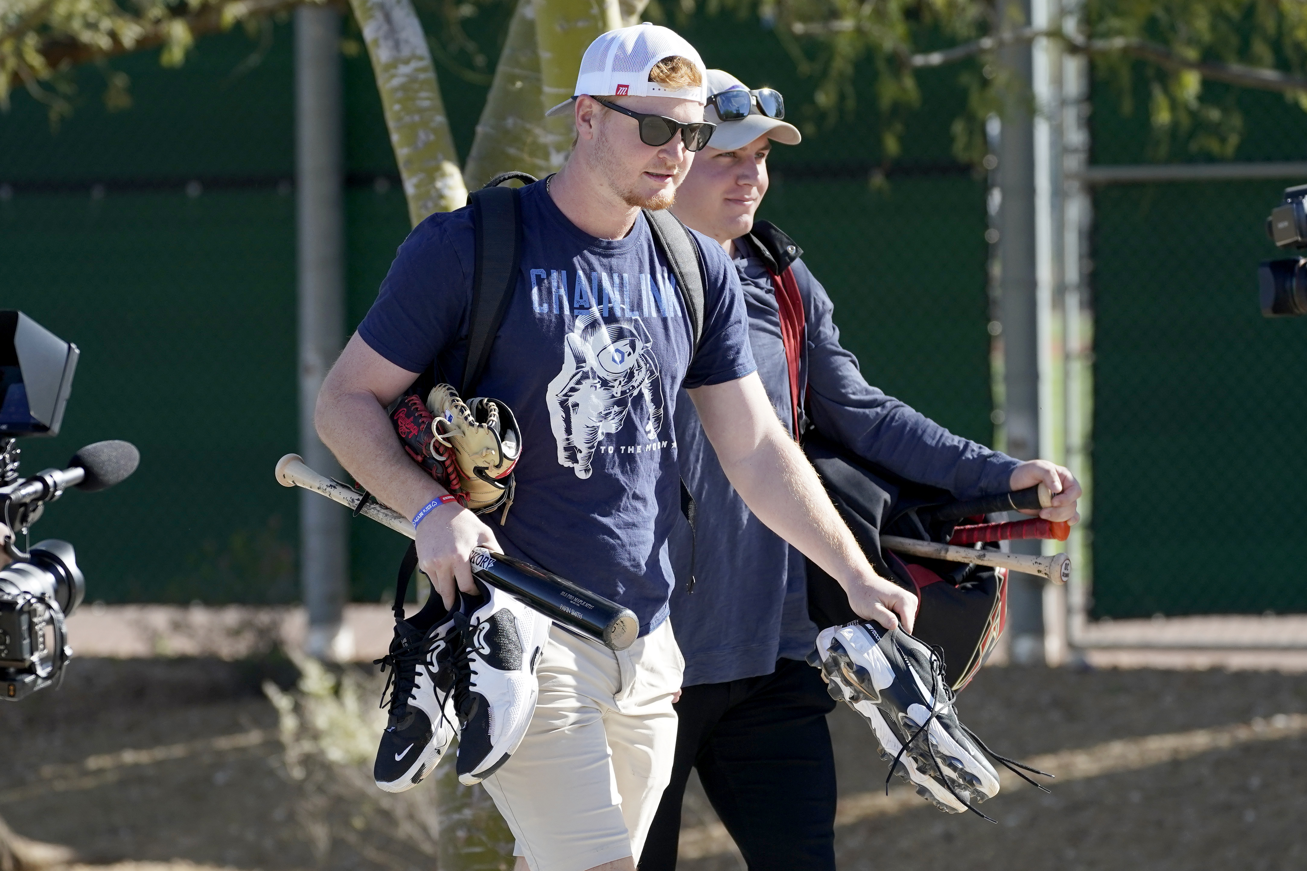 MLB spring camps open, Bieber in Guardians gear, Vlad Jr set