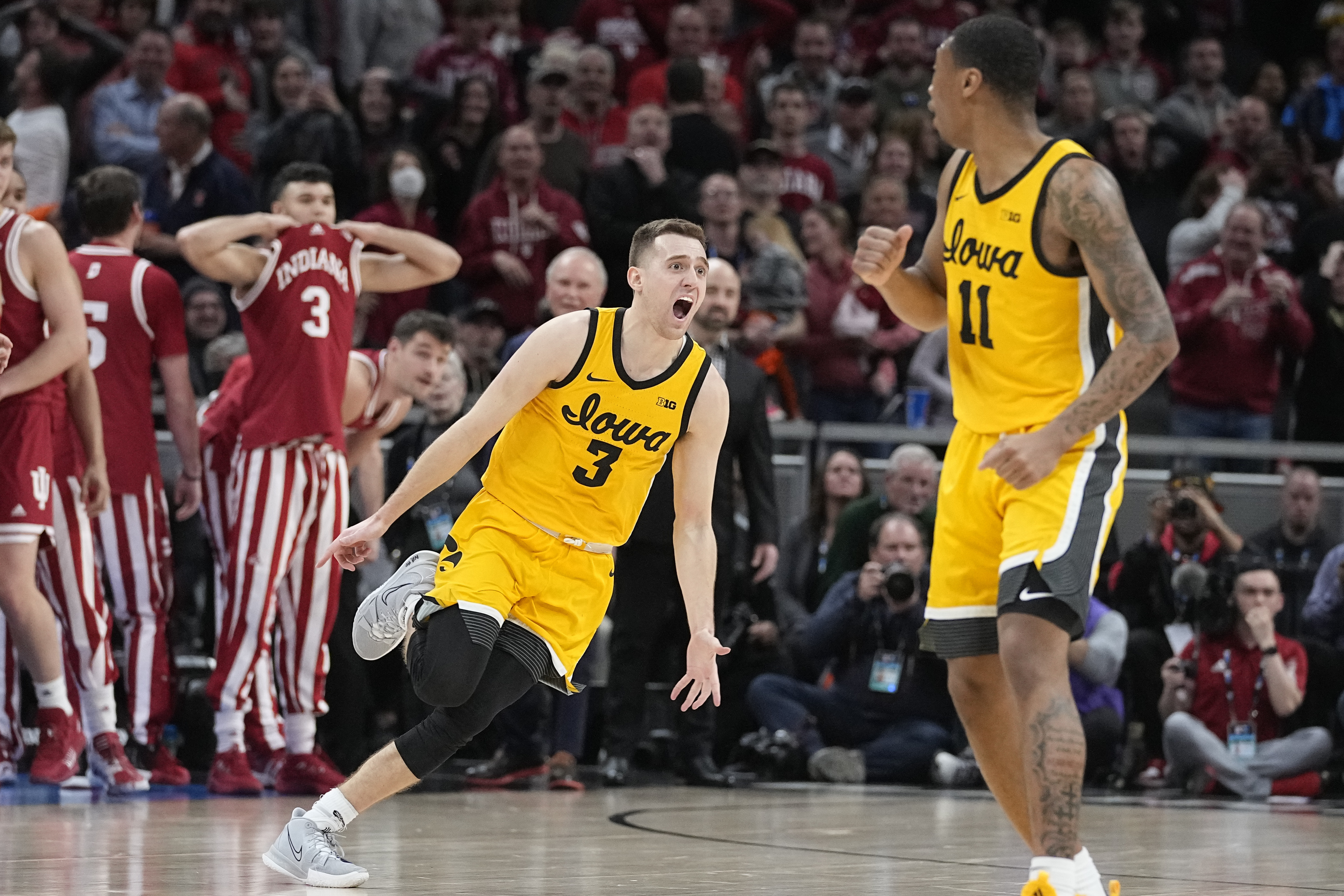 Bohannon's bank shot sends Iowa to finals - Vimarsana News