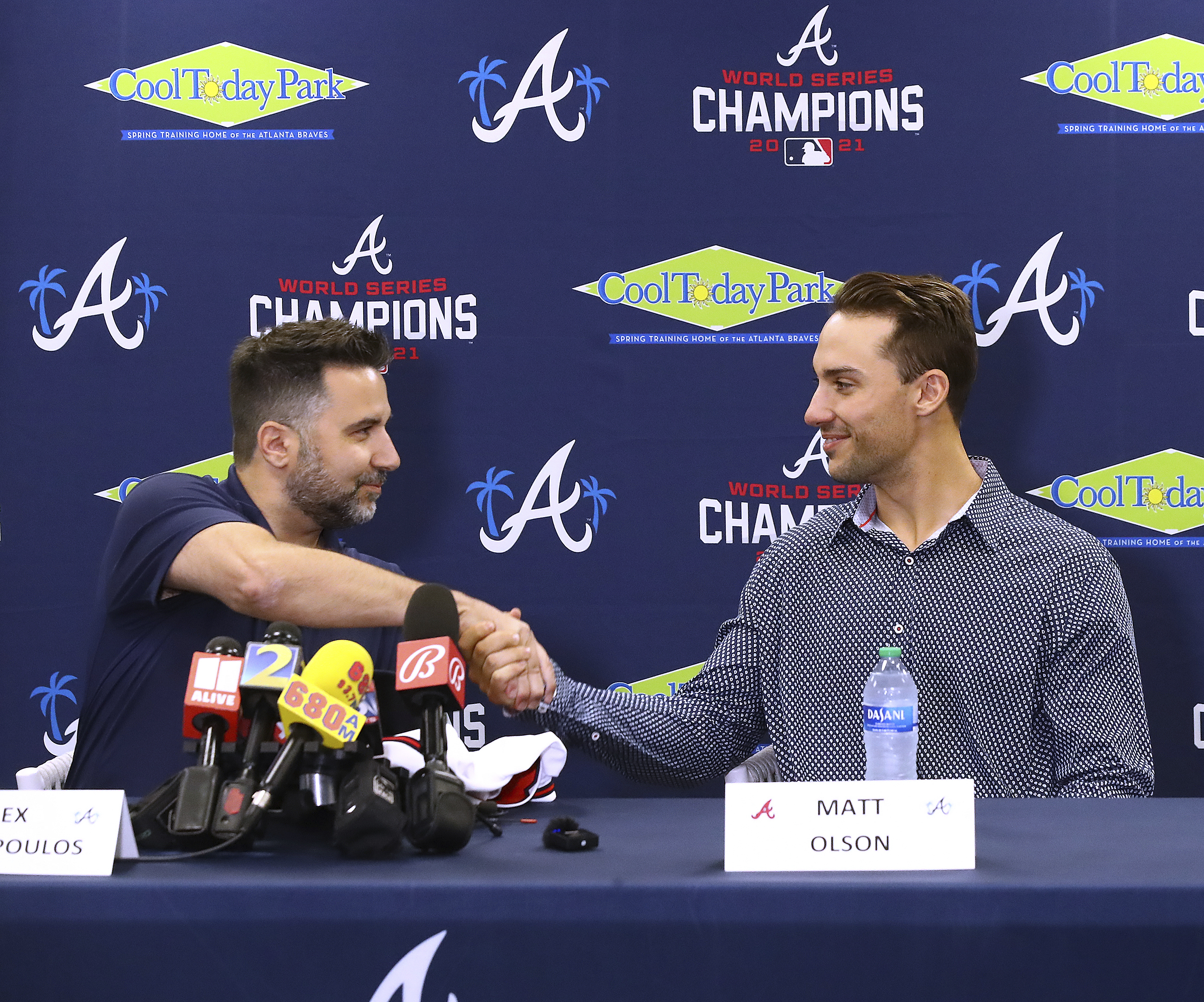 Braves sign new 1B to 8-year contract - Vimarsana News