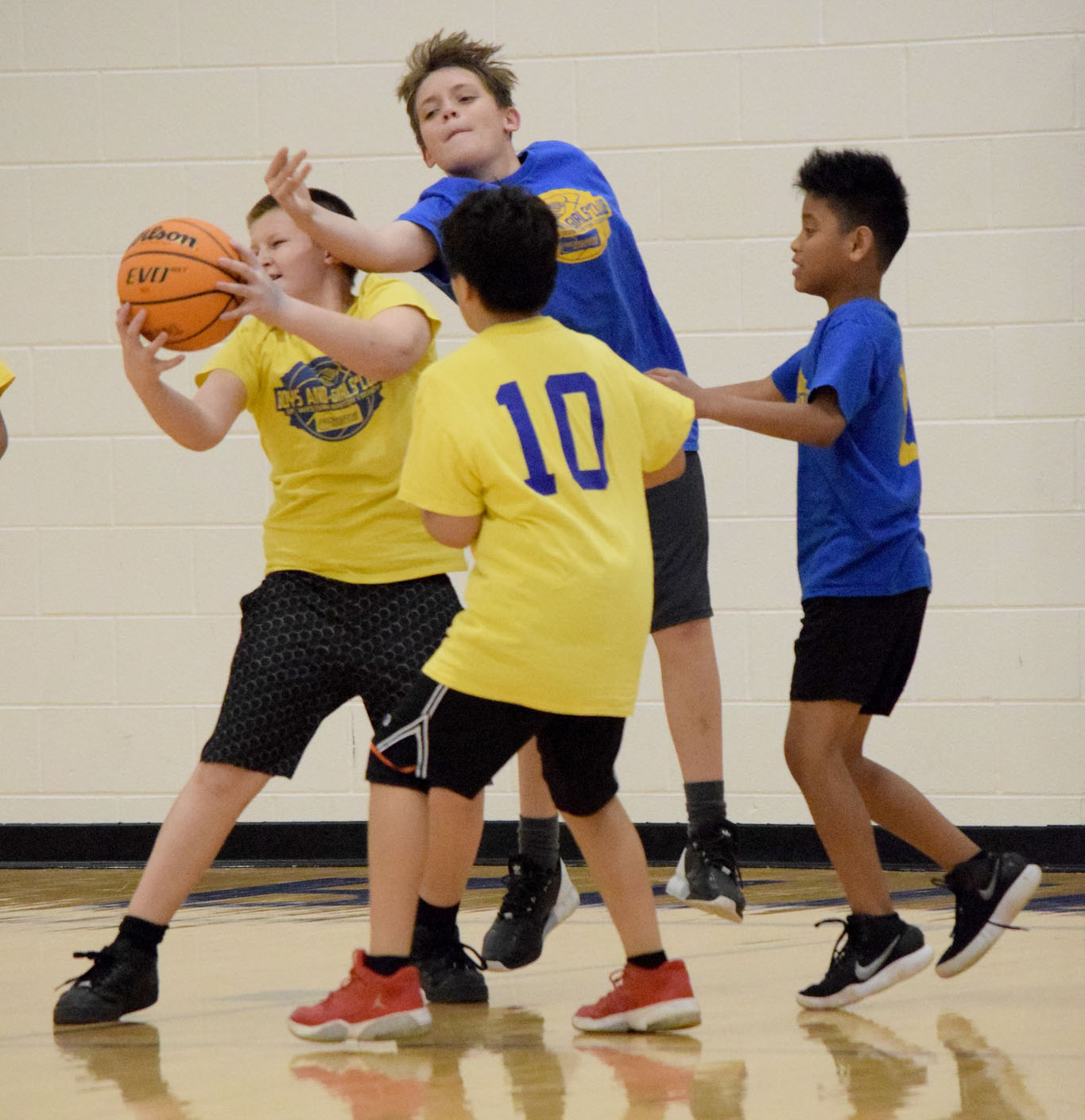 Two Decatur youth league teams battle for basketball title Westside