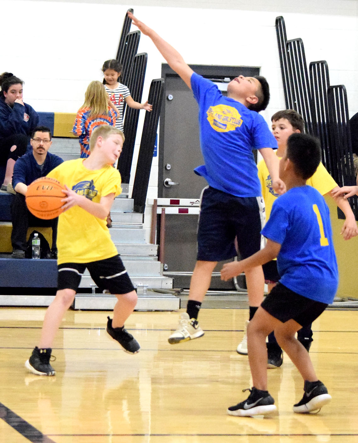 Two Decatur youth league teams battle for basketball title Westside