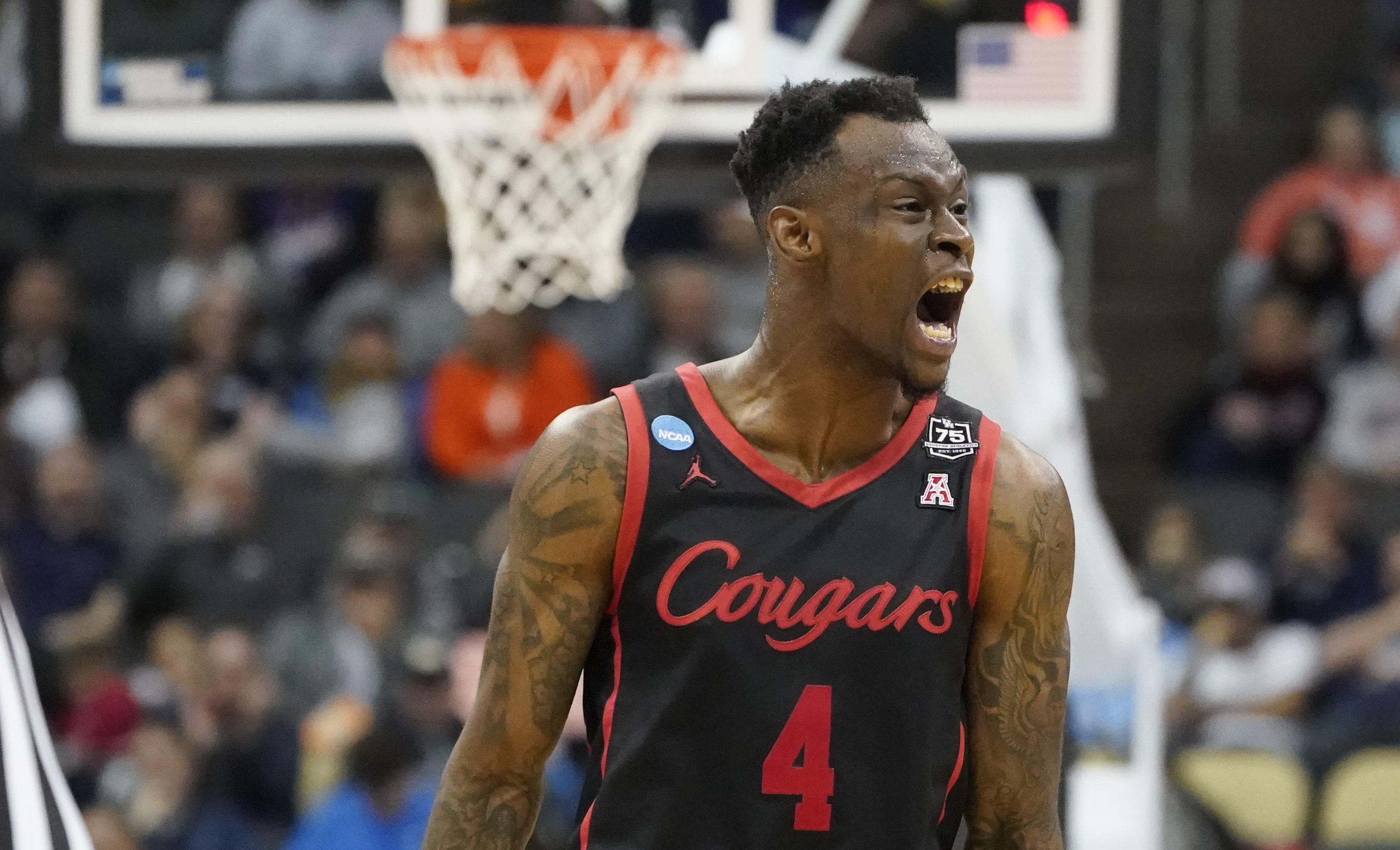 Moore scores 21, Houston hammers Illinois to take spot among Sweet 16 - Vimarsana News