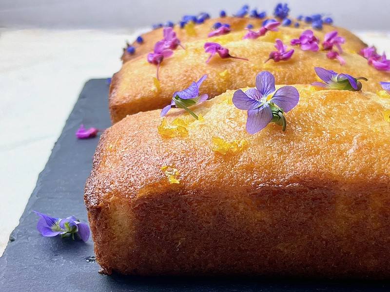 25 Recipes with Edible Flowers - Kate S. Lyon