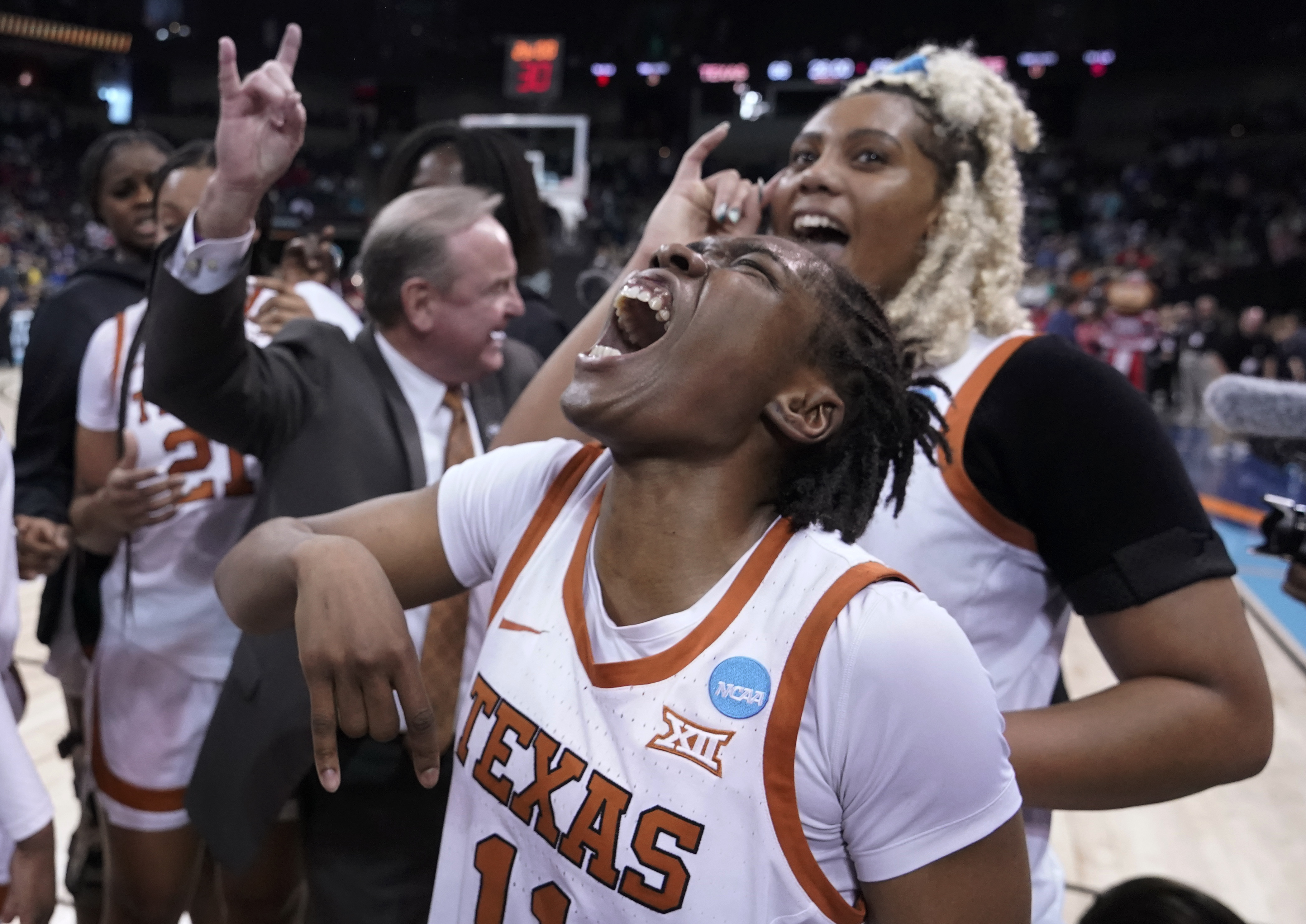 'Horns run streak to 14 in a row - Vimarsana News