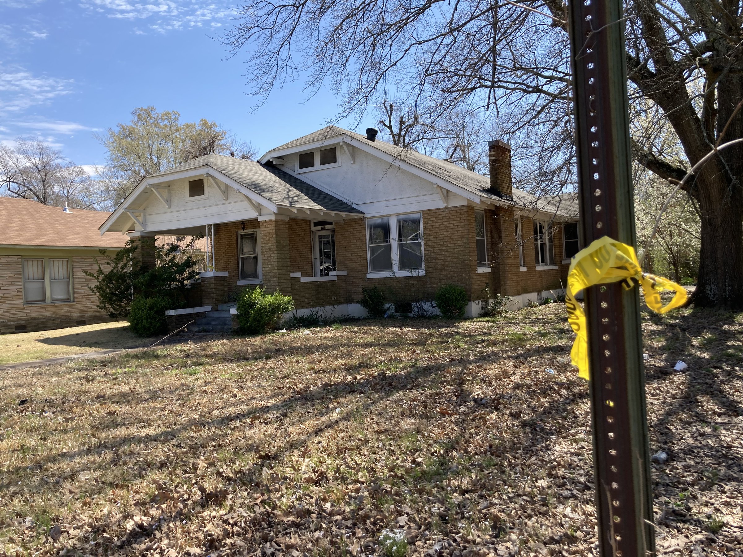 Pine Bluff police find man dead outside house
