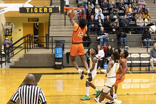 Texas High Tigers cruise to first-round victory over Huntsville - Vimarsana News