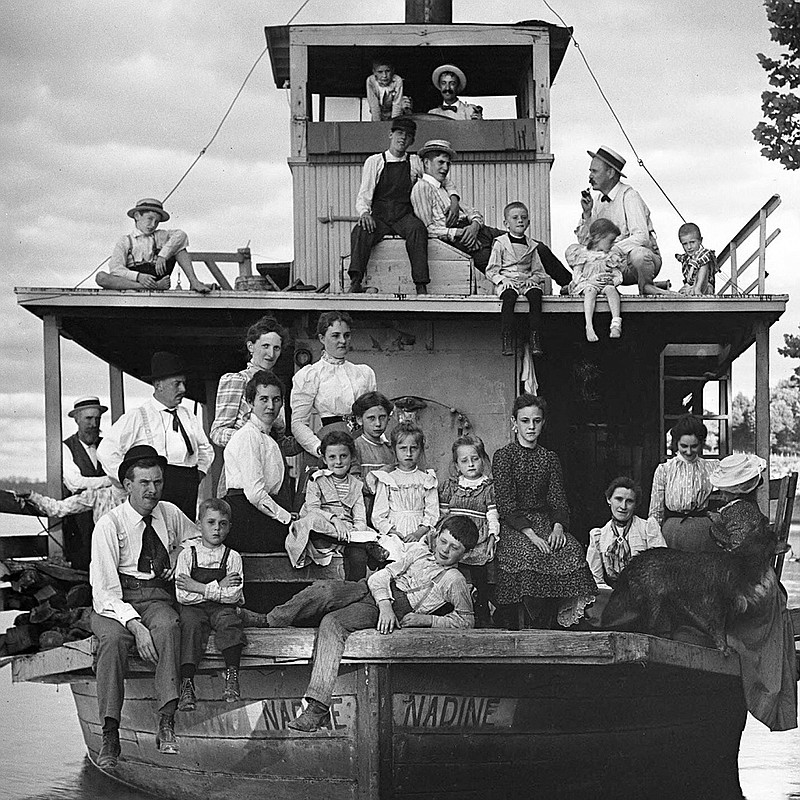 Two riverboat men rest together at local cemetery Jefferson City News