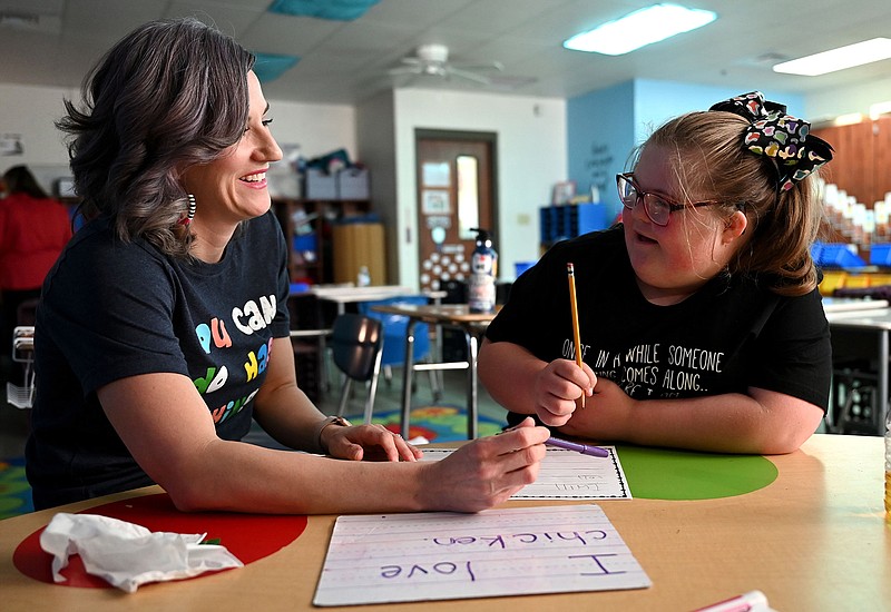 Stagecoach Elementary Special Ed Teacher Jessica Saum works on spelling with Lilly Kittinger, 10, on Thursday, March 31, 2022. See more photos at arkansasonline.com/43teacher/
(Arkansas Democrat-Gazette/Stephen Swofford)