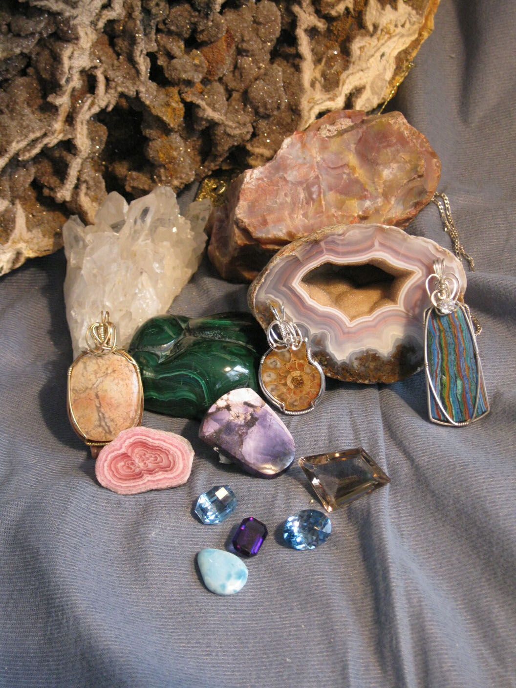 All That Glitters Gathered At NWA Gem, Mineral, Jewelry Show - Vimarsana News