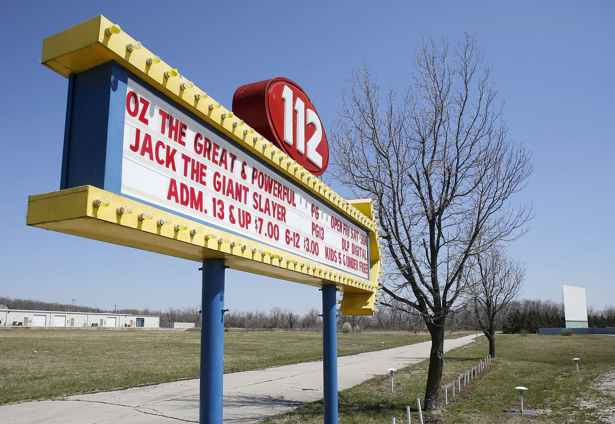 Planning commissioners to review rezoning for 112 Drive-In in Fayetteville - Vimarsana News