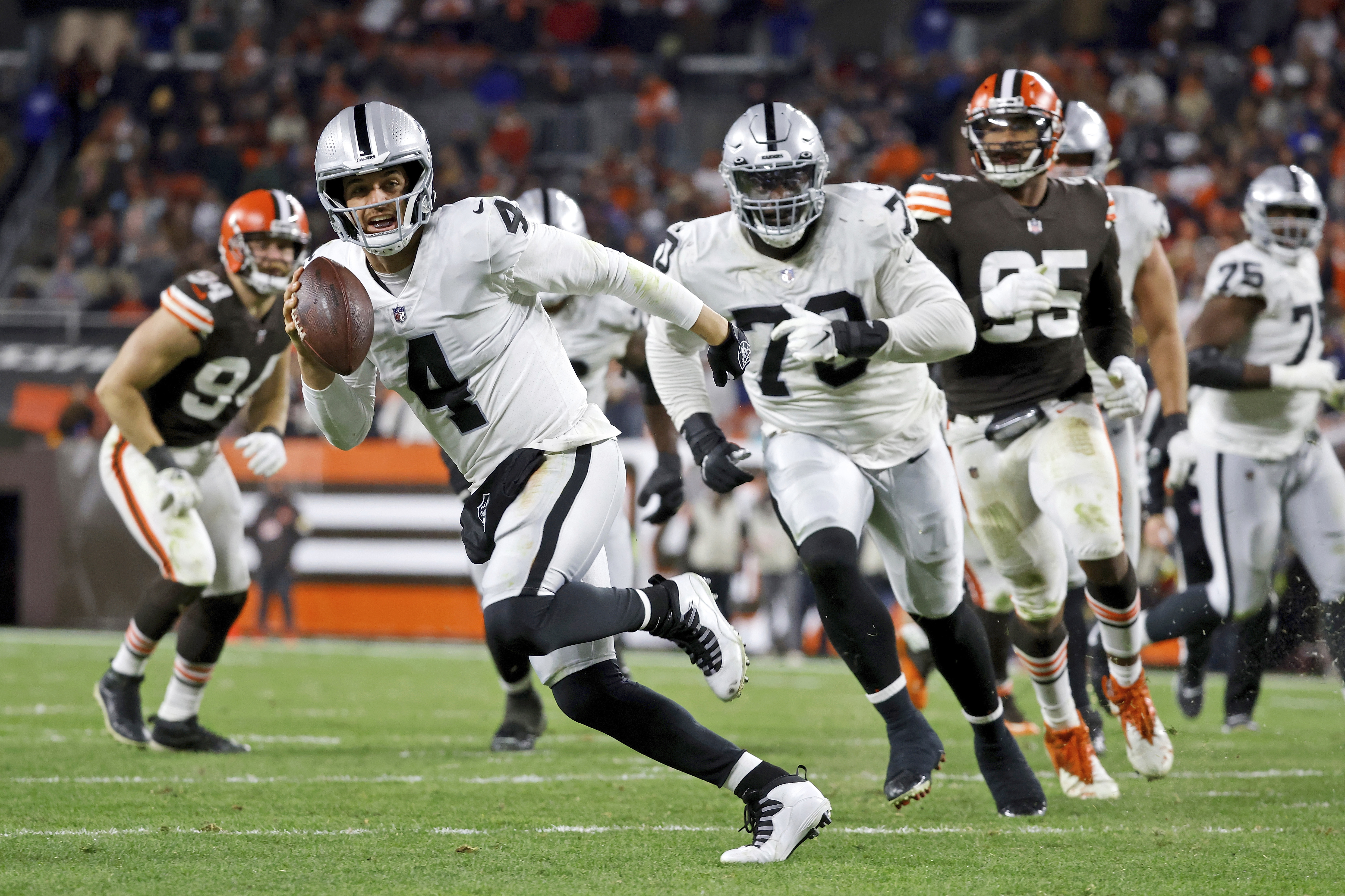 Quarterback Derek Carr gets 3-year extension from Raiders - Vimarsana News