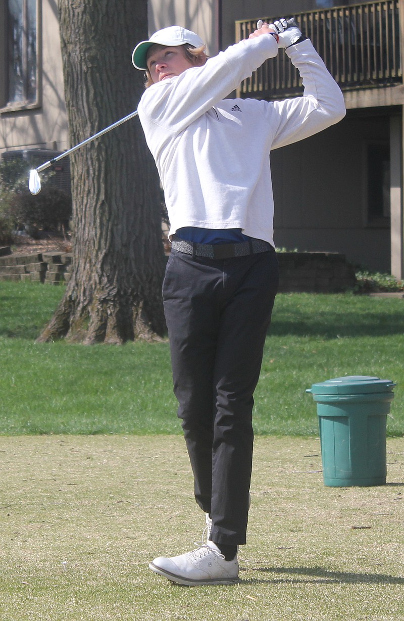 Sophomore Will Boyd hits his tee shot at the second hole of Sacred Heart Invitational. Boyd had the best score of 100 golfers with a +3 (73).